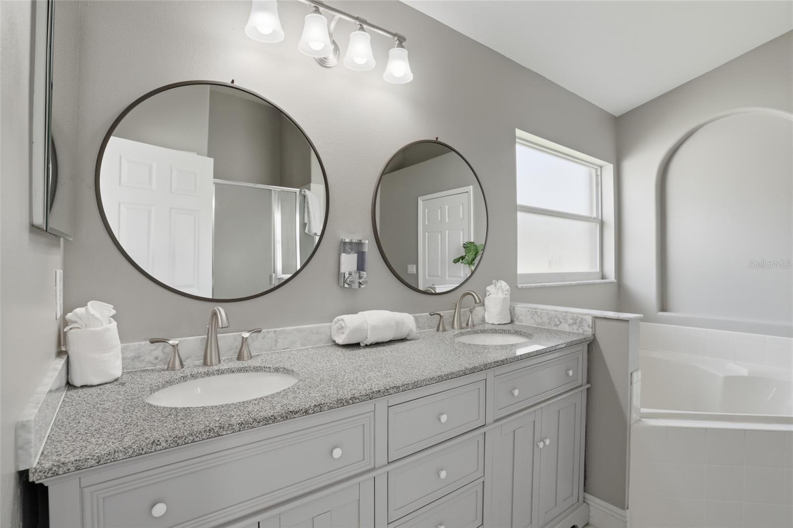 Image 19 of 37 For 2657 Oneida Loop