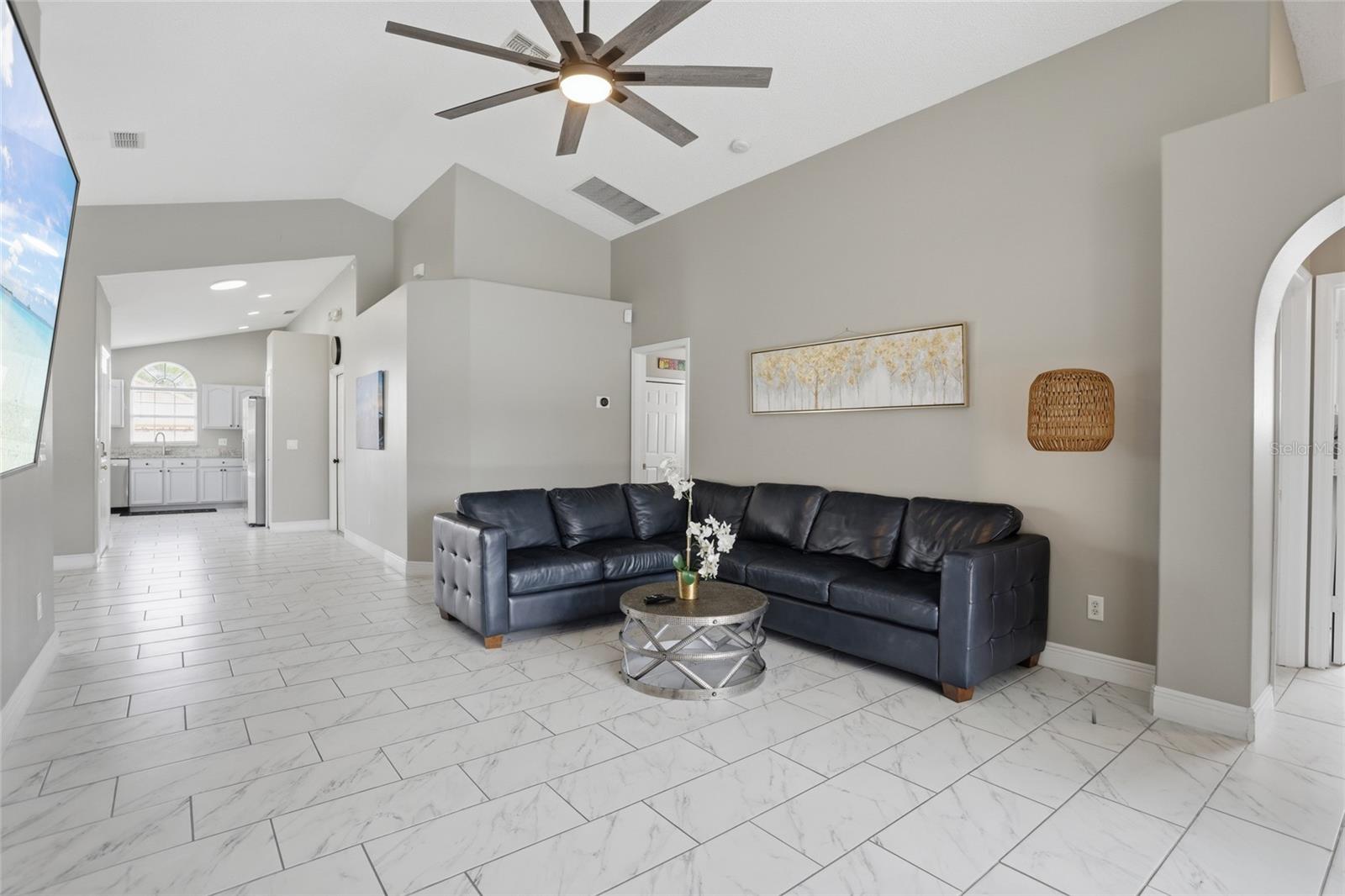 Image 9 of 37 For 2657 Oneida Loop