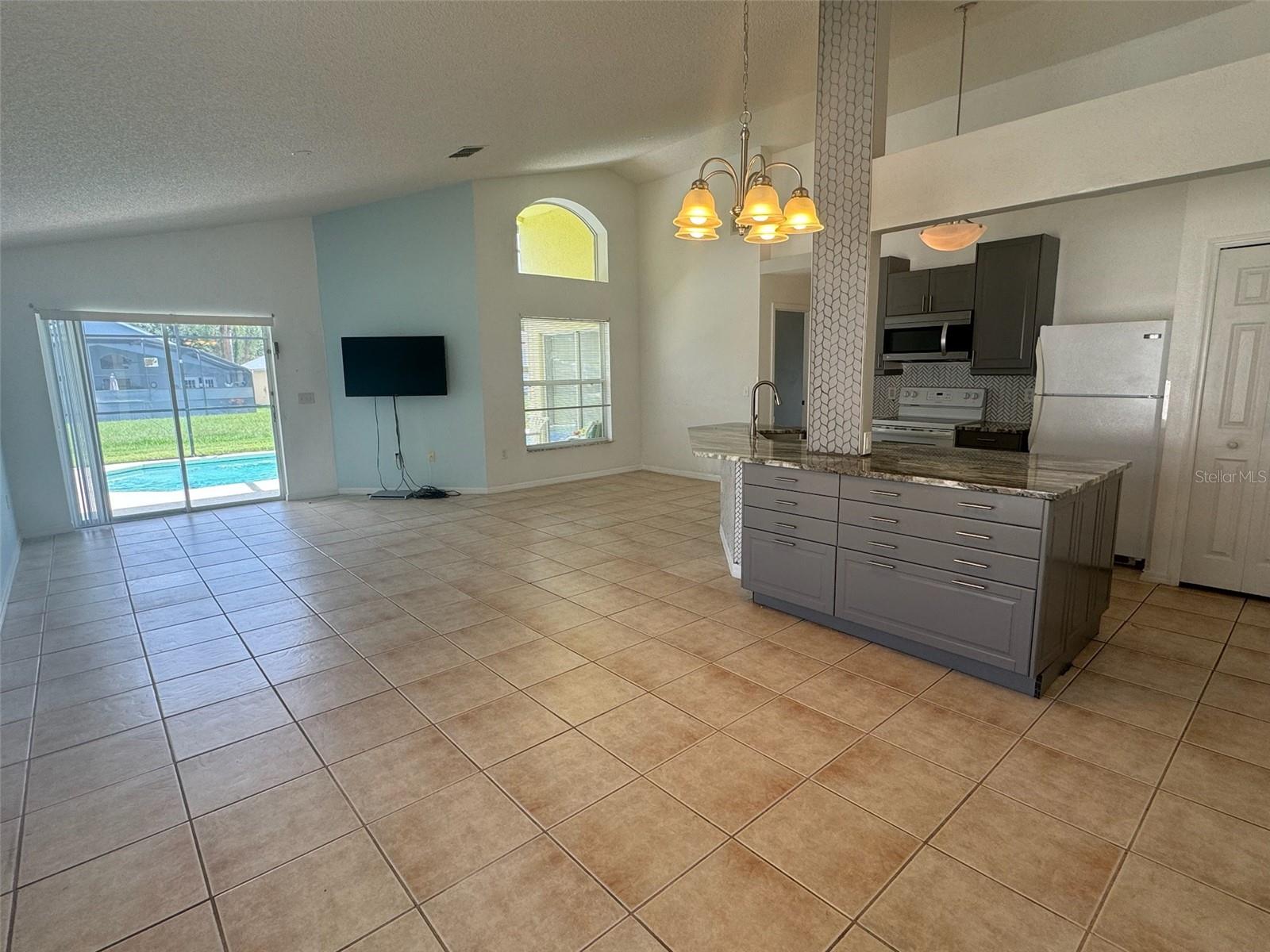 Image 3 of 24 For 611 Casterton Circle