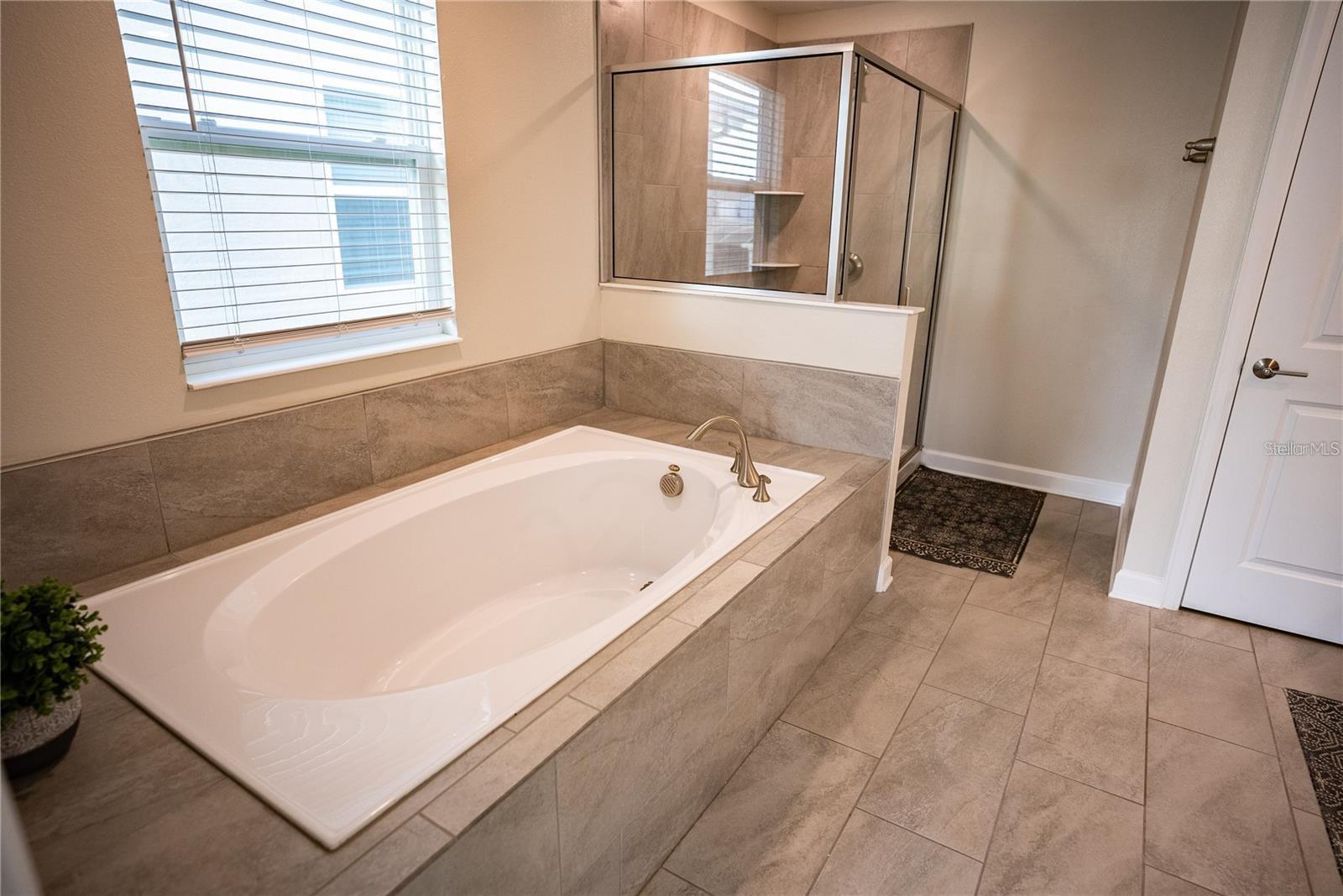 Image 18 of 24 For 2701 Bookmark Drive