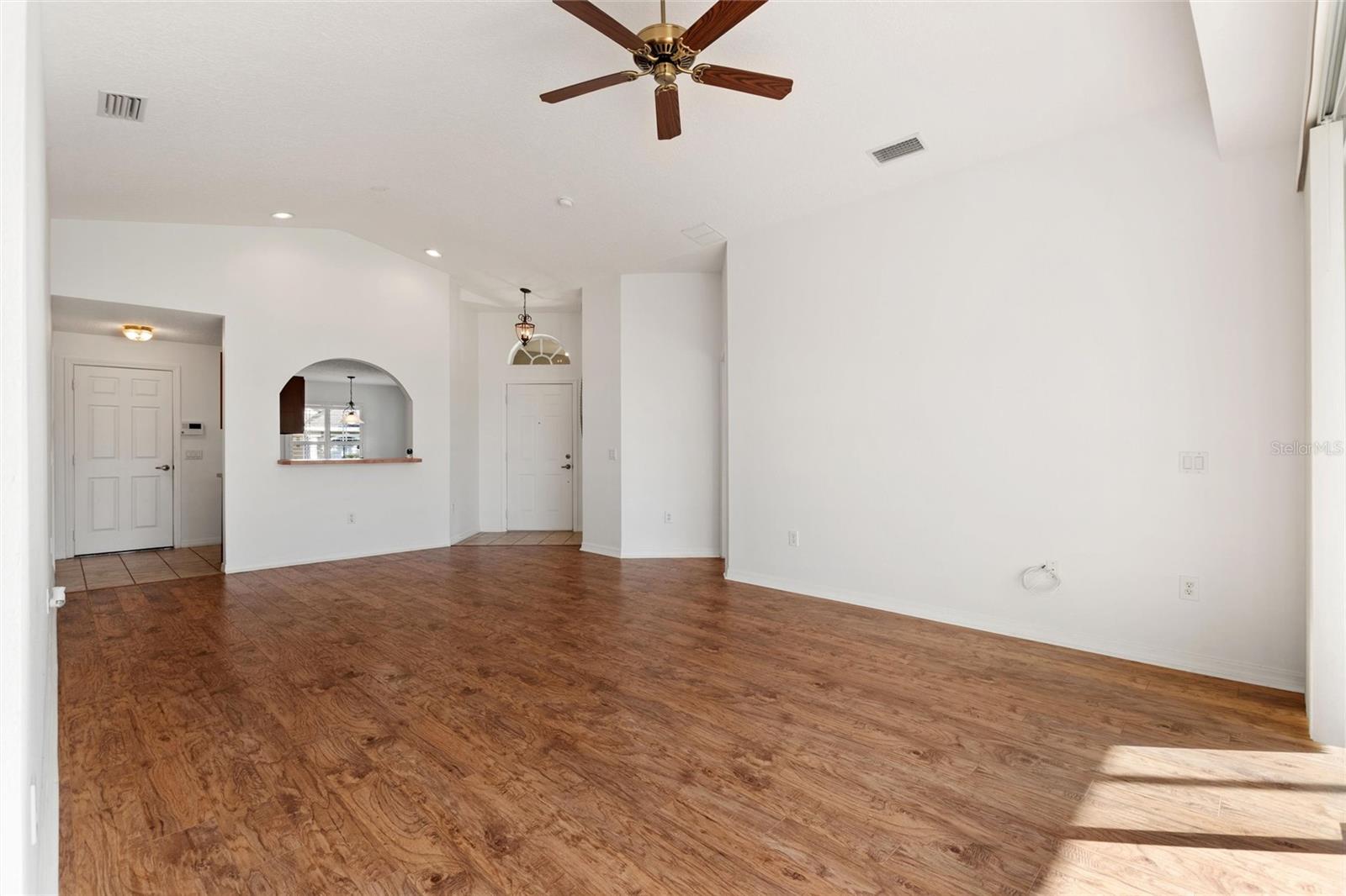 Image 16 of 57 For 232 Oak Hammock Dr