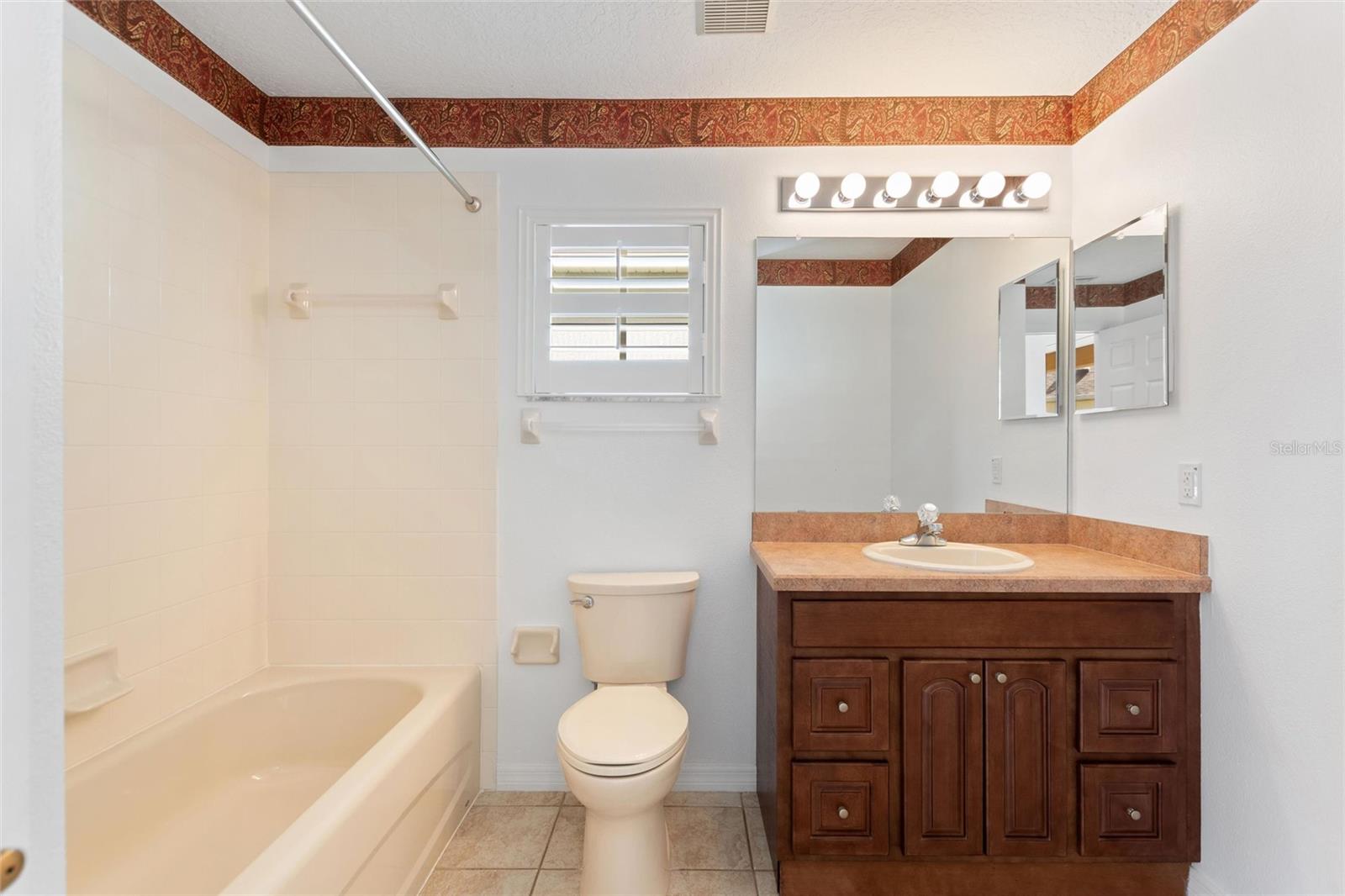 Image 20 of 57 For 232 Oak Hammock Dr