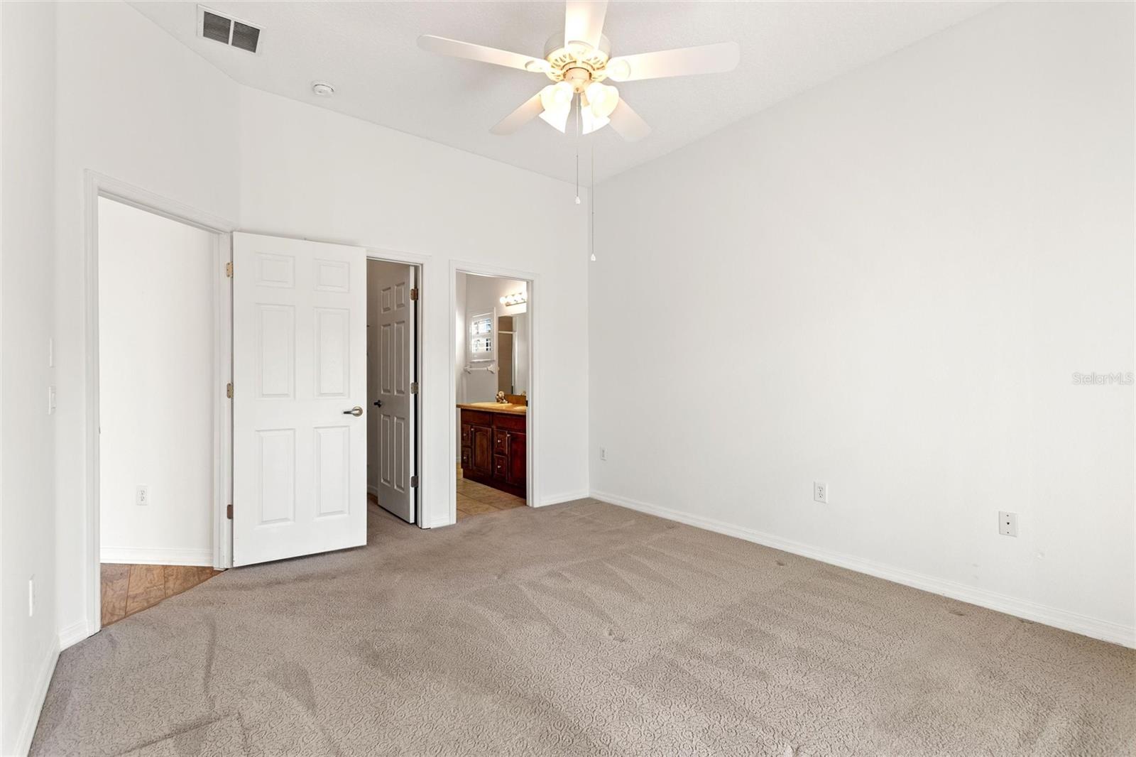 Image 21 of 57 For 232 Oak Hammock Dr