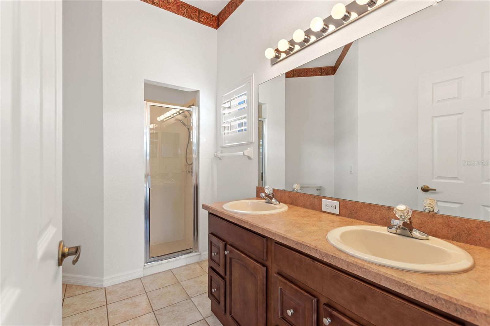 Image 22 of 57 For 232 Oak Hammock Dr