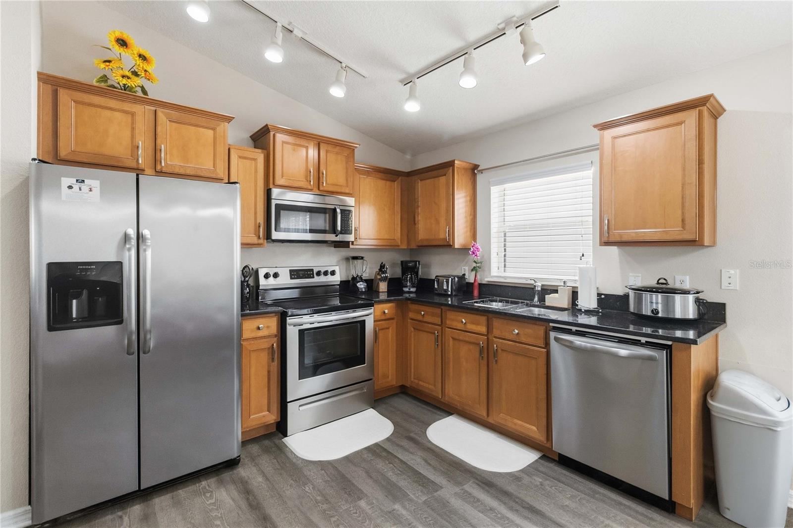 Image 9 of 28 For 356 Earlmont Place