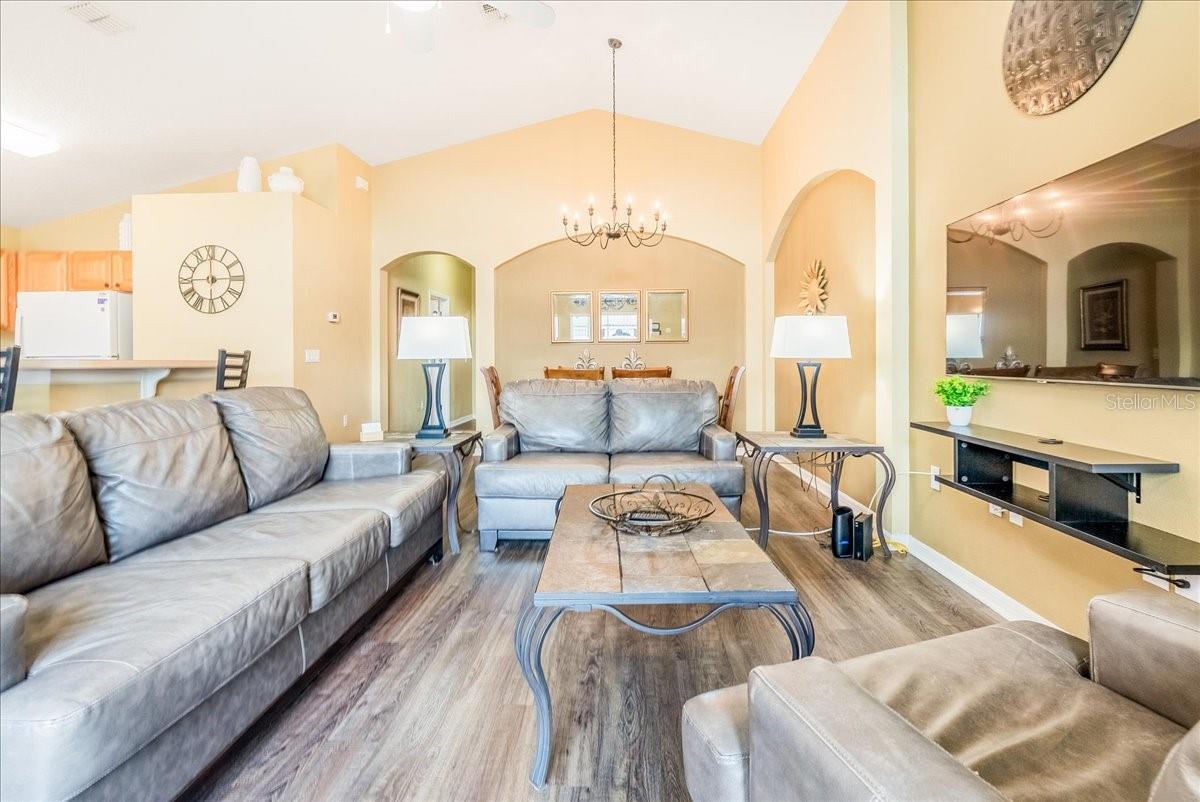 Image 11 of 49 For 628 Kensington Drive