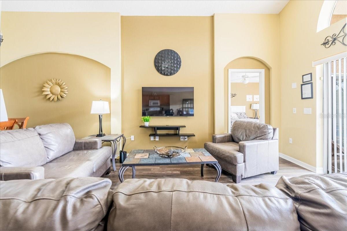 Image 13 of 49 For 628 Kensington Drive