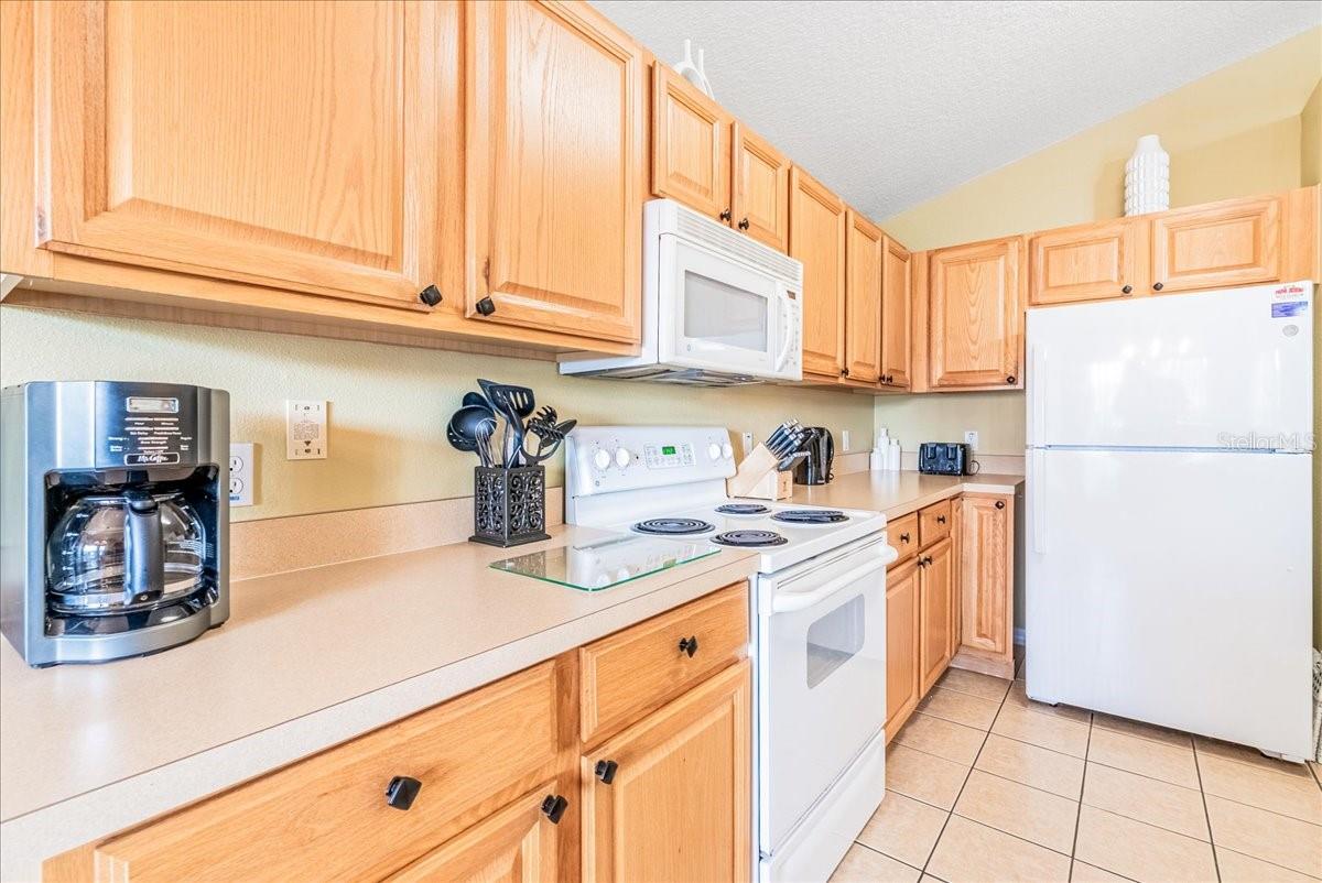 Image 14 of 49 For 628 Kensington Drive