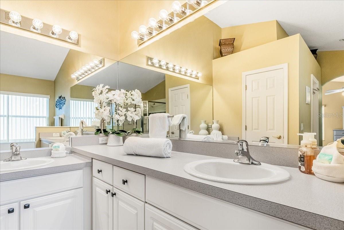 Image 15 of 49 For 628 Kensington Drive