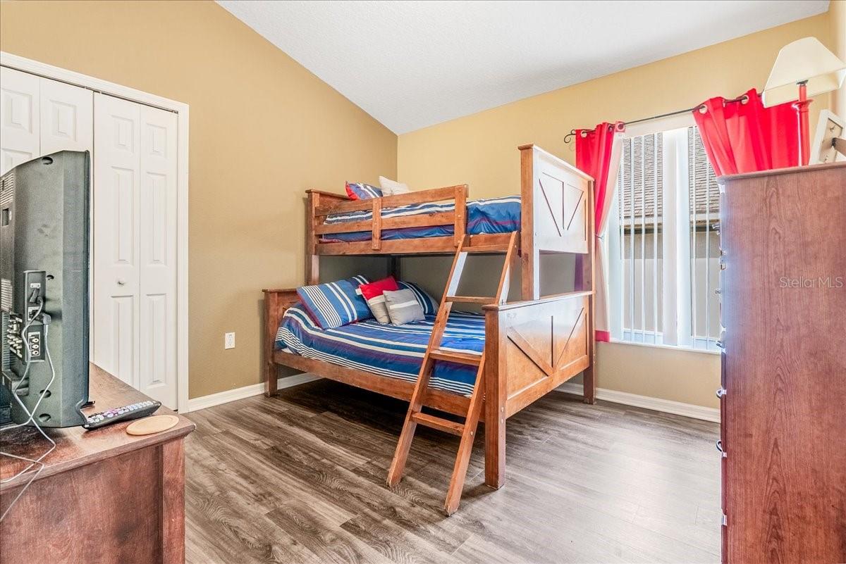 Image 20 of 49 For 628 Kensington Drive