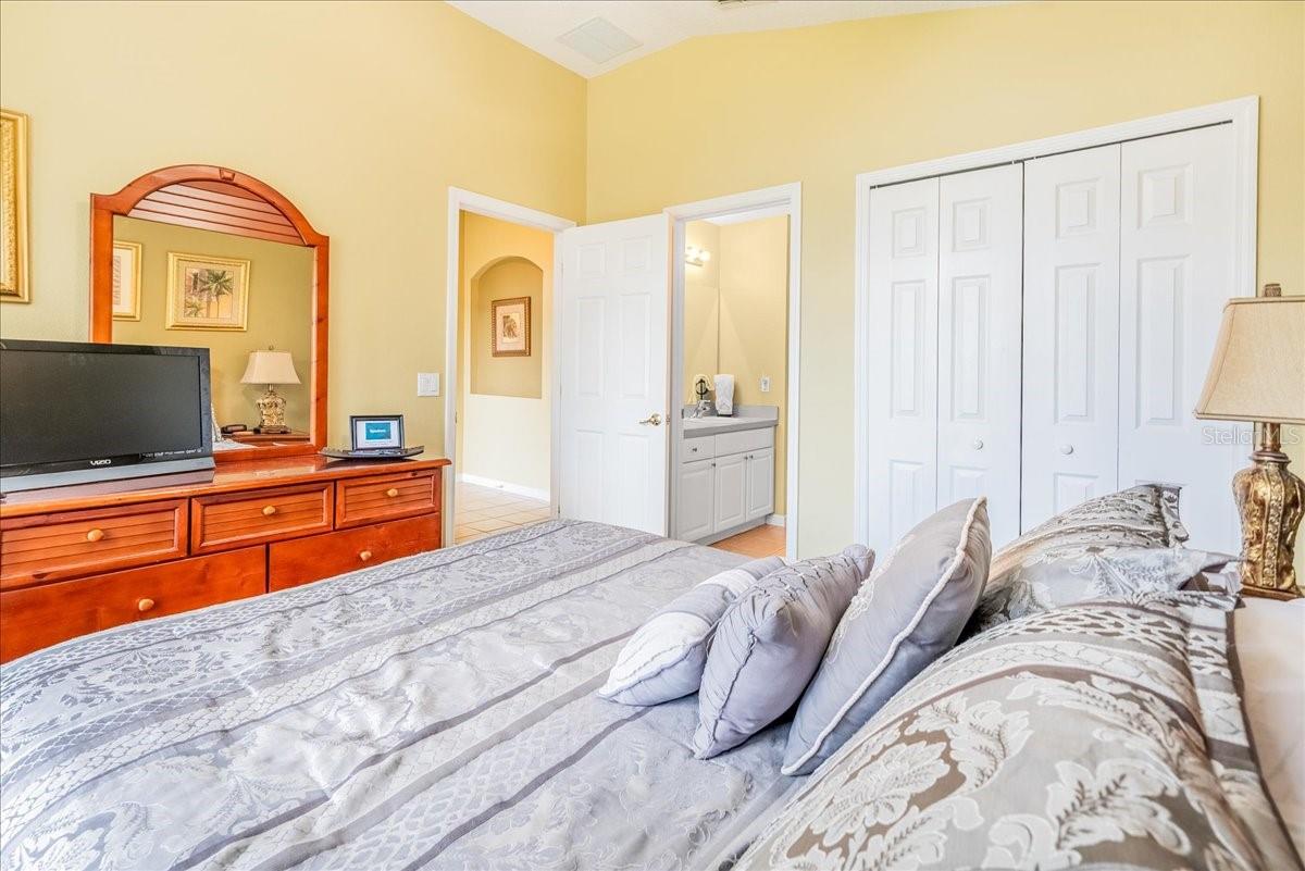 Image 21 of 49 For 628 Kensington Drive