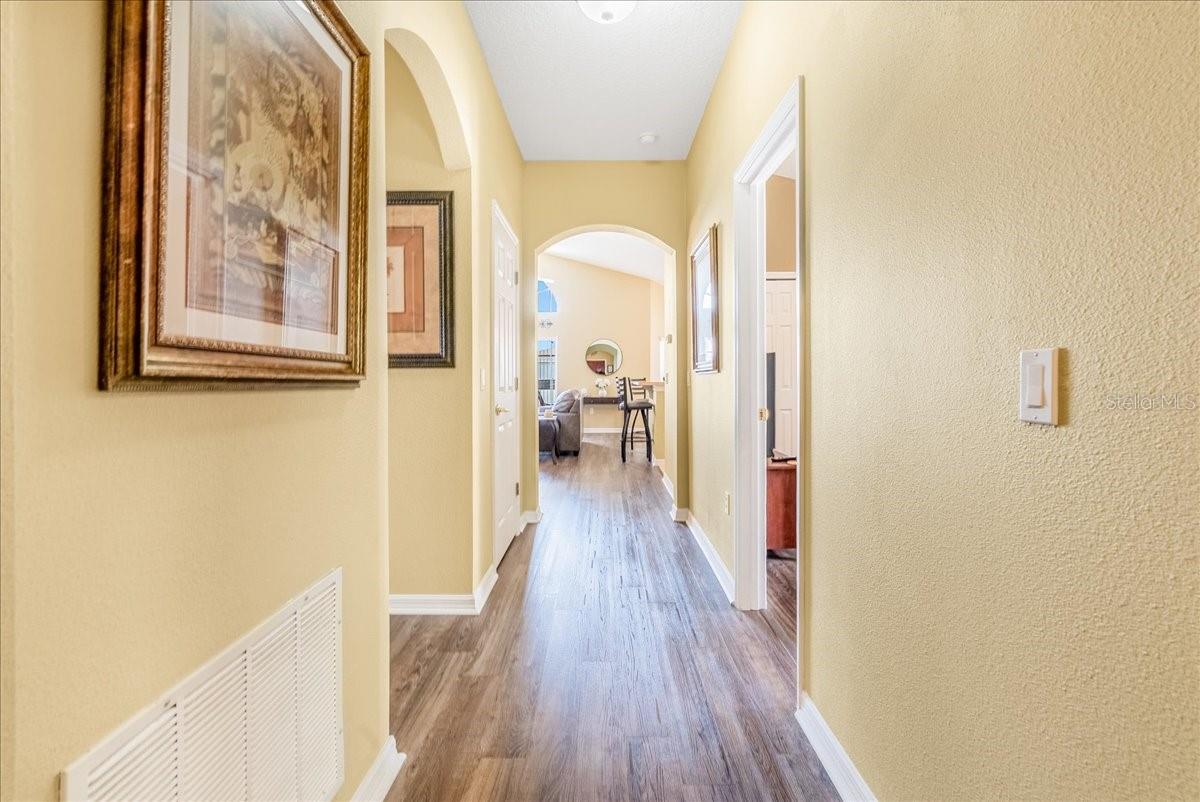 Image 23 of 49 For 628 Kensington Drive