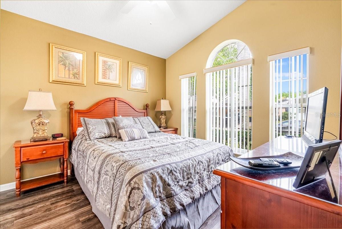 Image 28 of 49 For 628 Kensington Drive