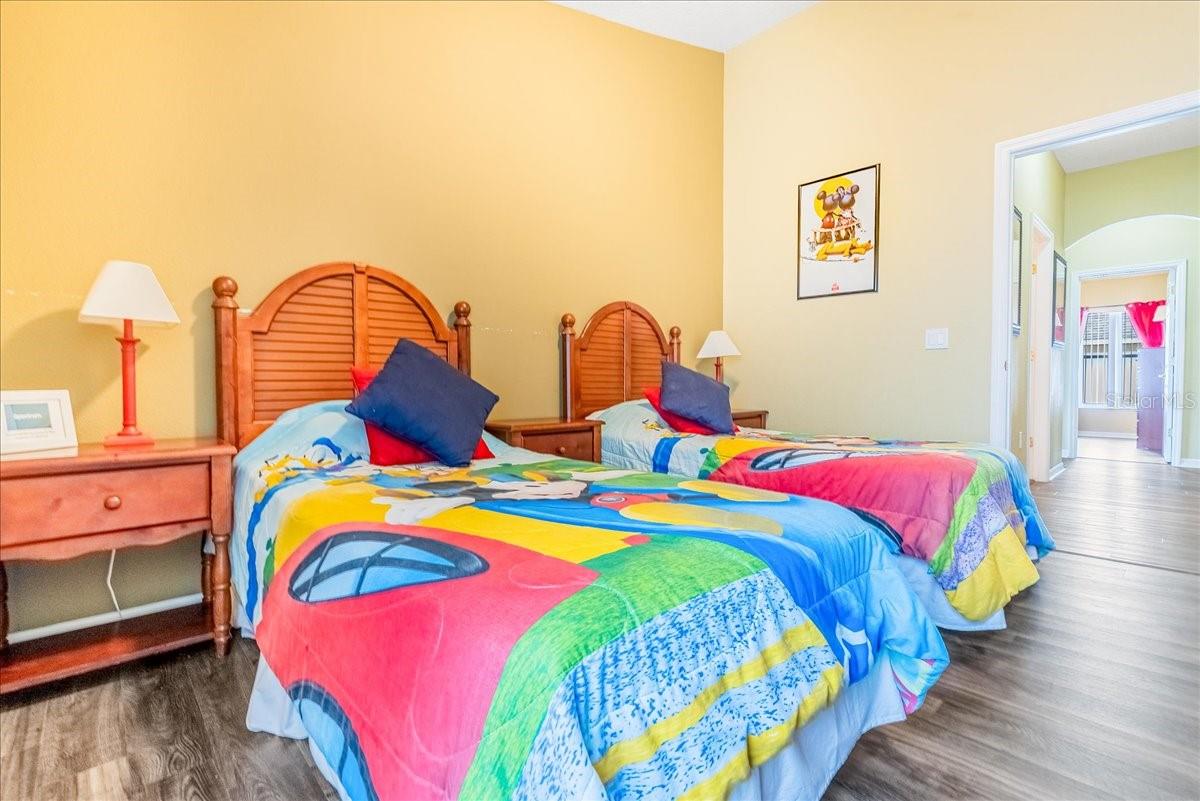 Image 31 of 49 For 628 Kensington Drive