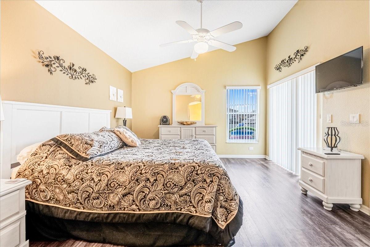 Image 34 of 49 For 628 Kensington Drive