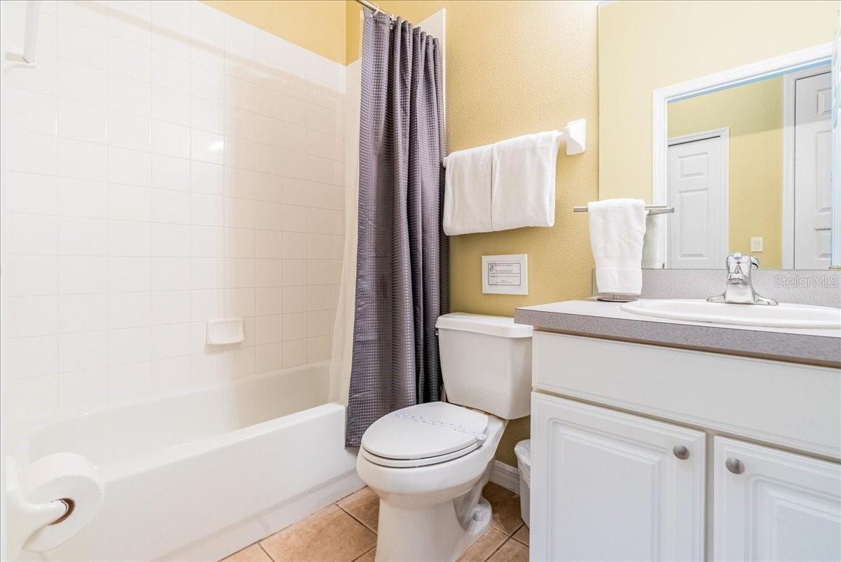 Image 7 of 49 For 628 Kensington Drive