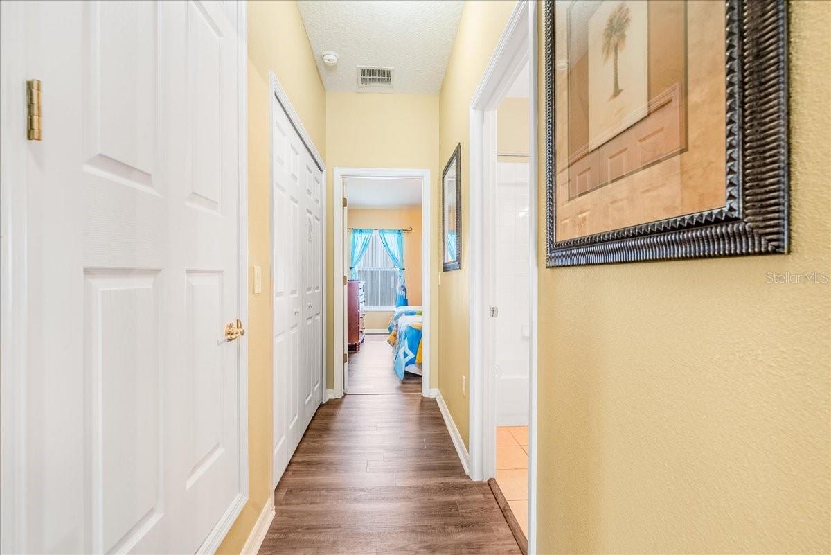 Image 8 of 49 For 628 Kensington Drive