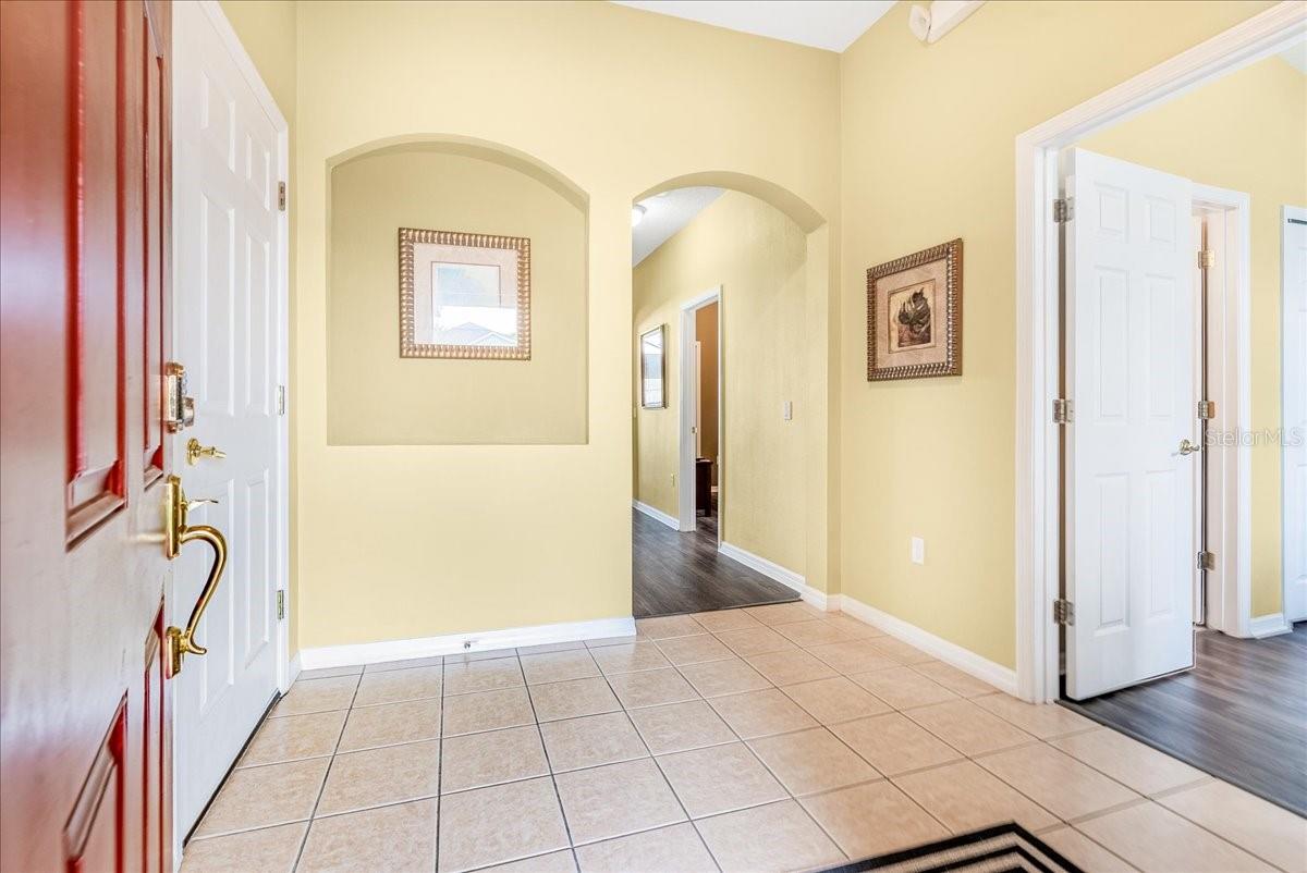 Image 9 of 49 For 628 Kensington Drive