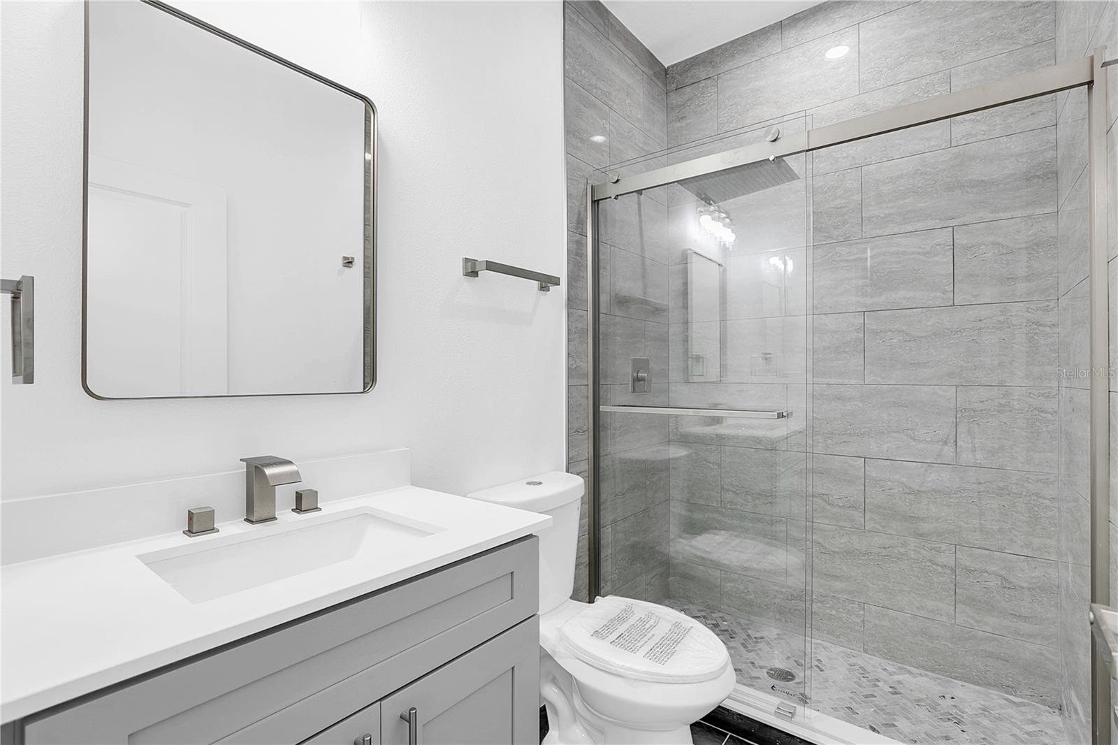 Image 11 of 17 For 555 Gagnon Street Se