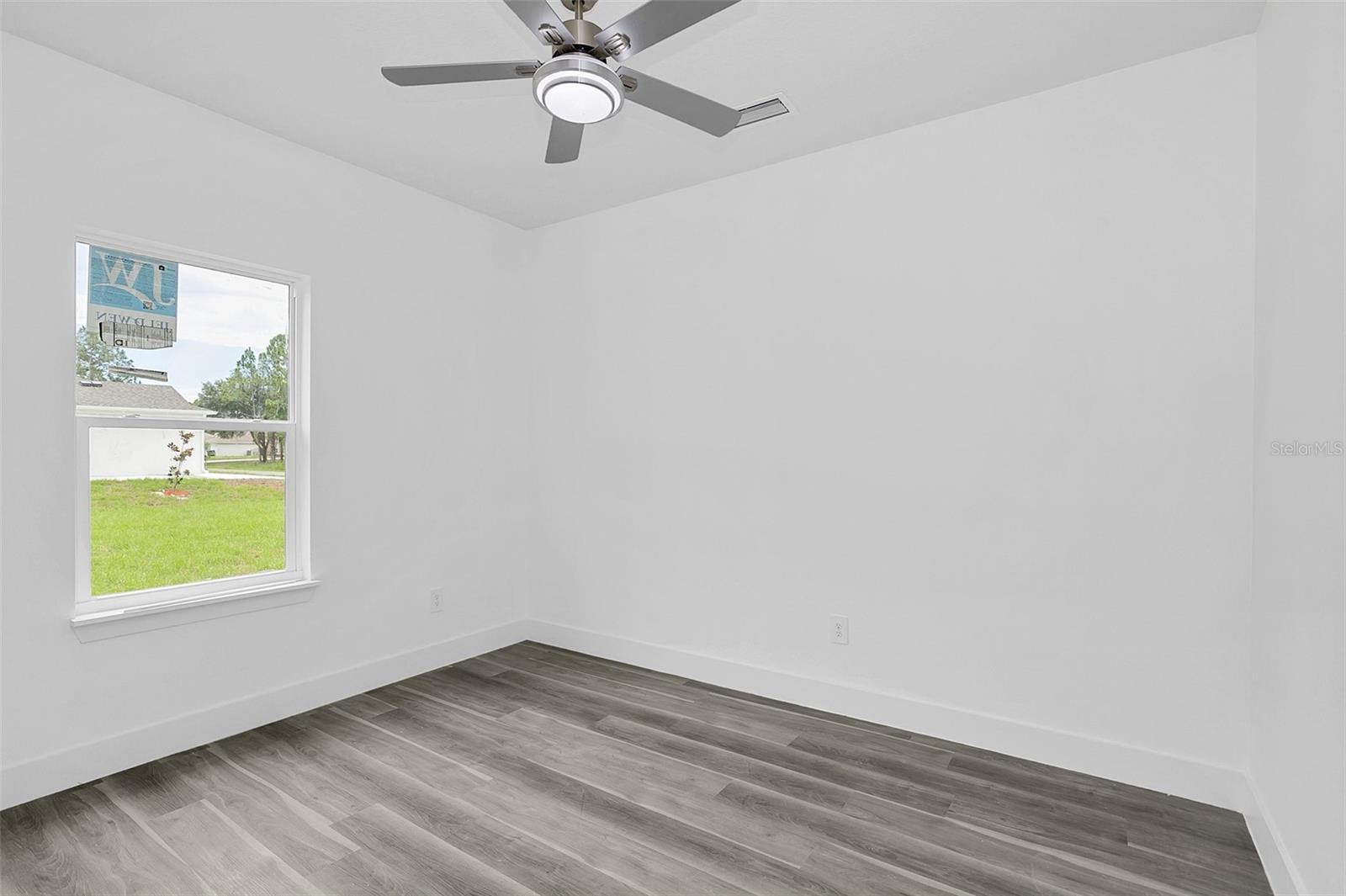 Image 12 of 17 For 555 Gagnon Street Se