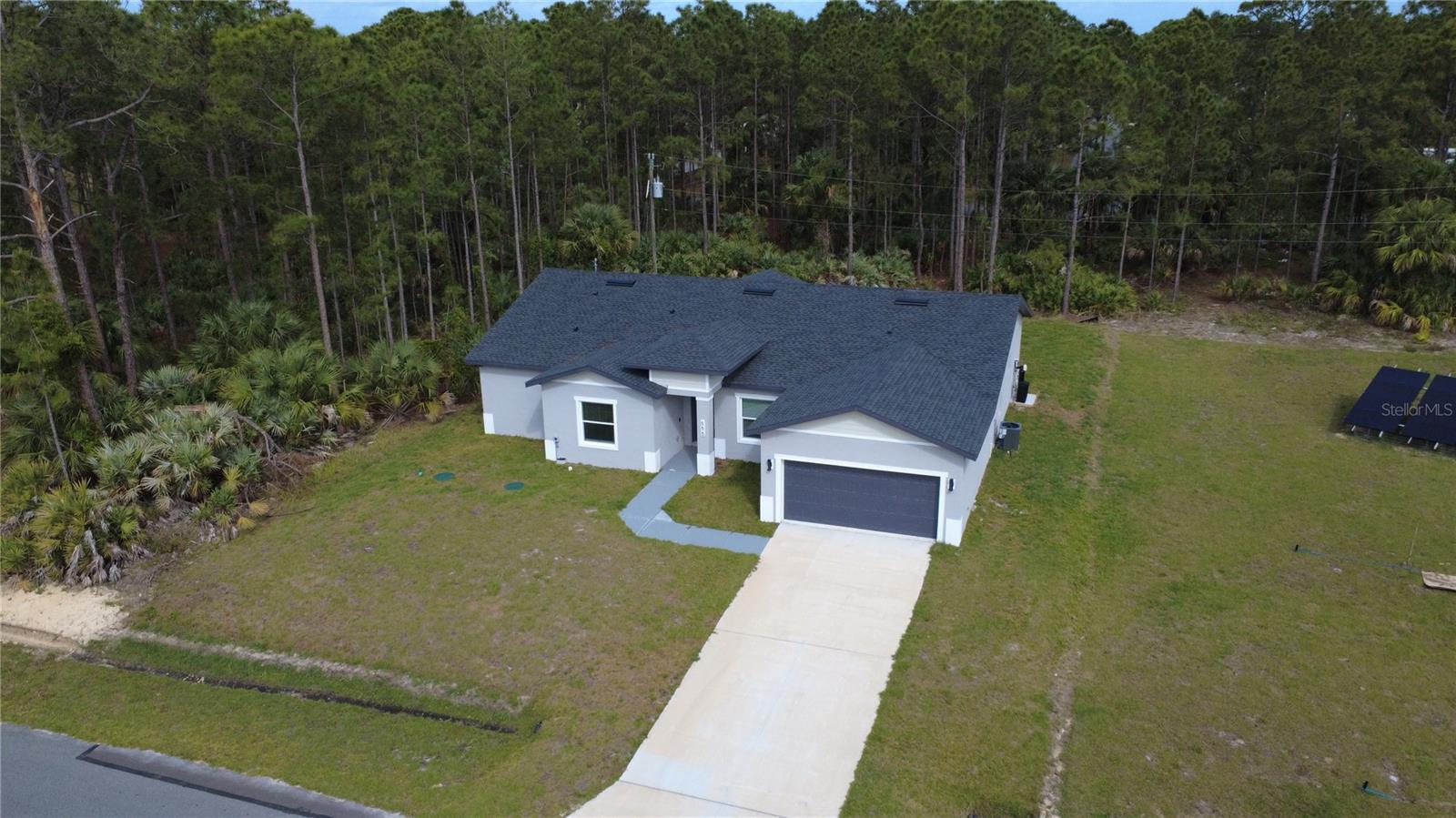 Image 15 of 17 For 555 Gagnon Street Se