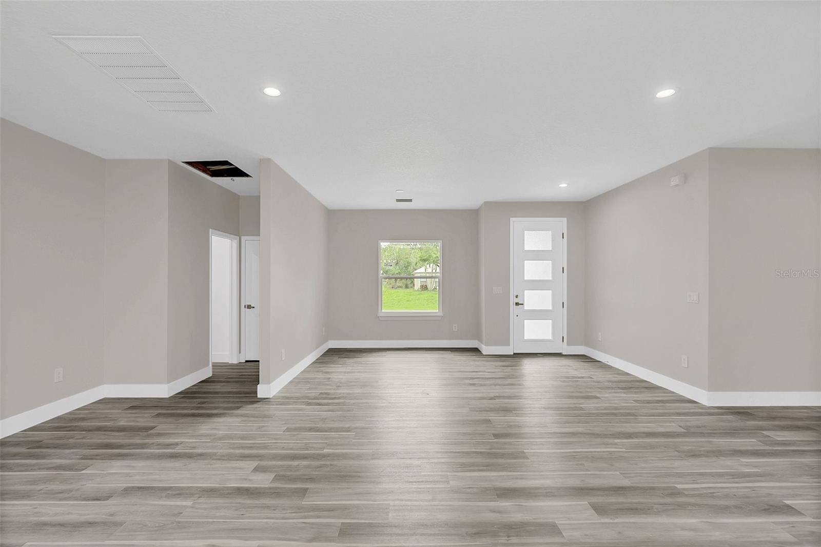 Image 5 of 17 For 555 Gagnon Street Se