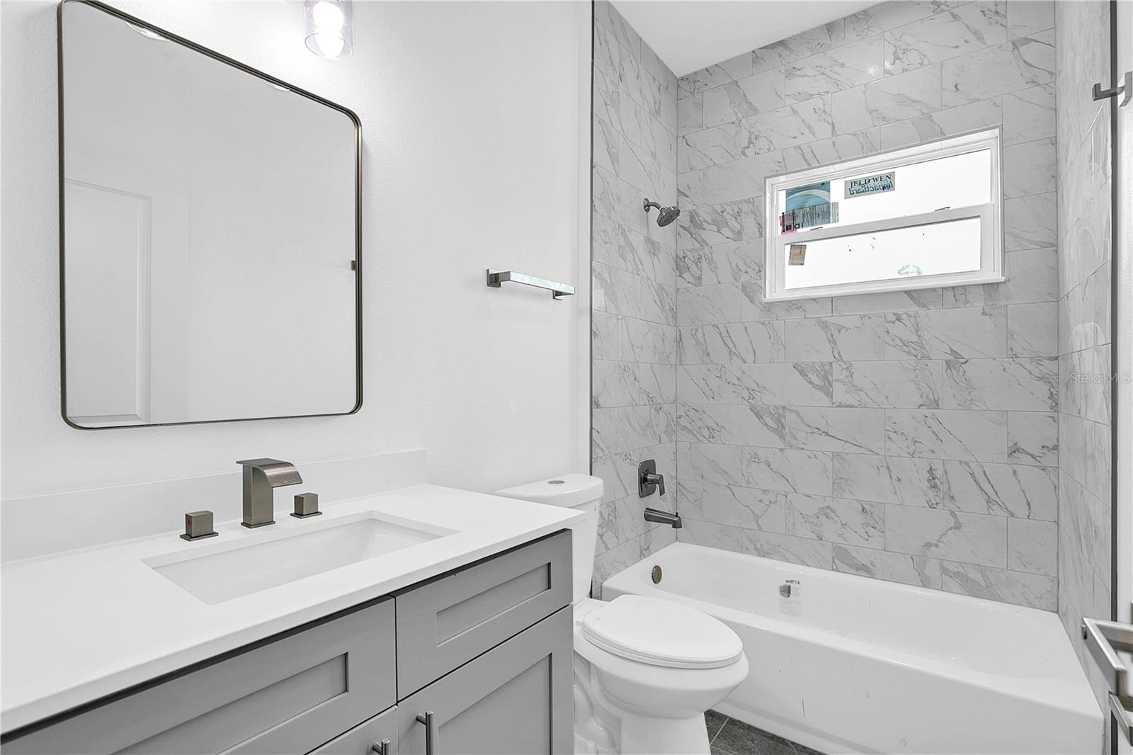 Image 9 of 17 For 555 Gagnon Street Se