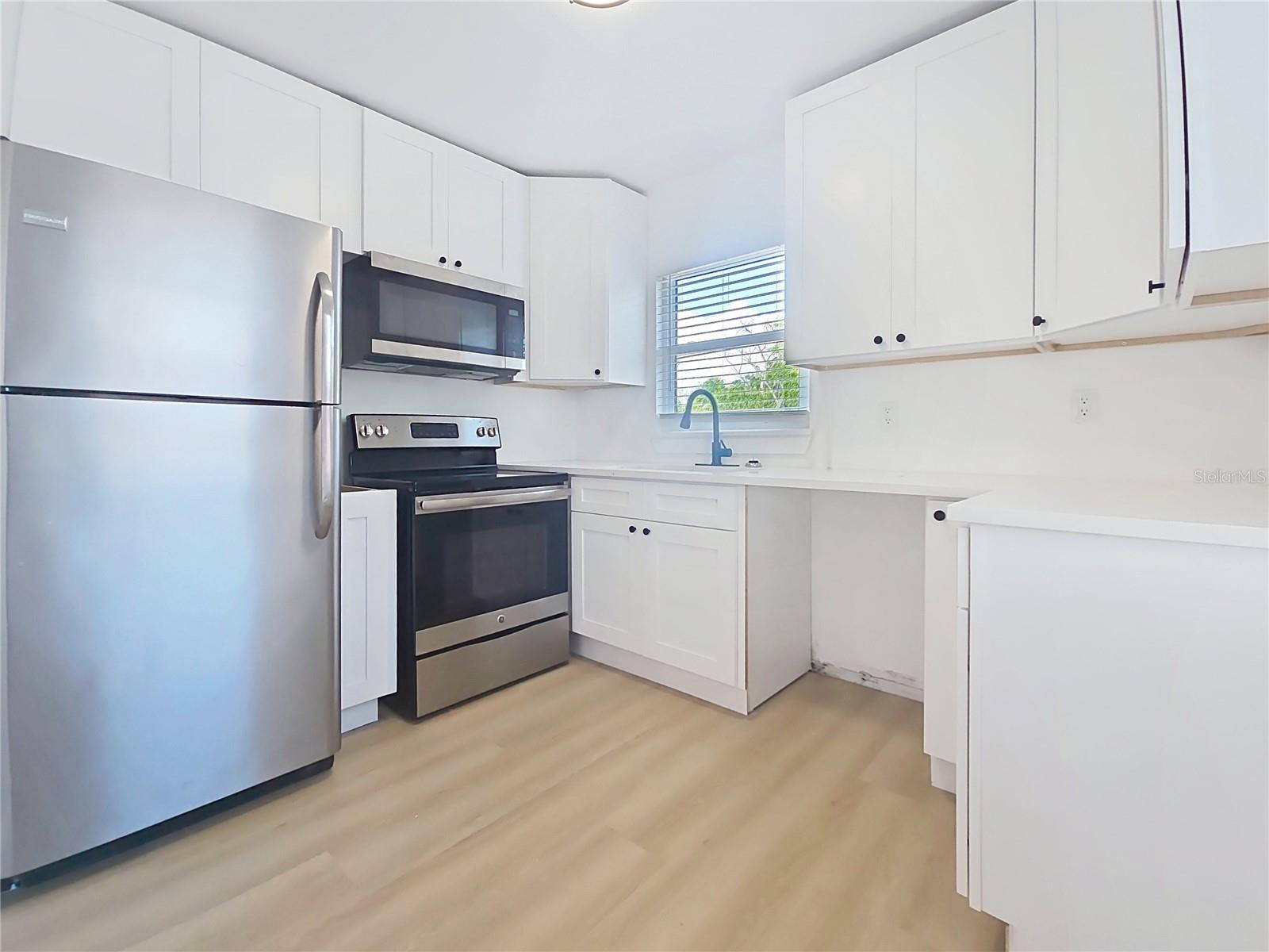 Image 4 of 13 For 1035 15th Avenue S A