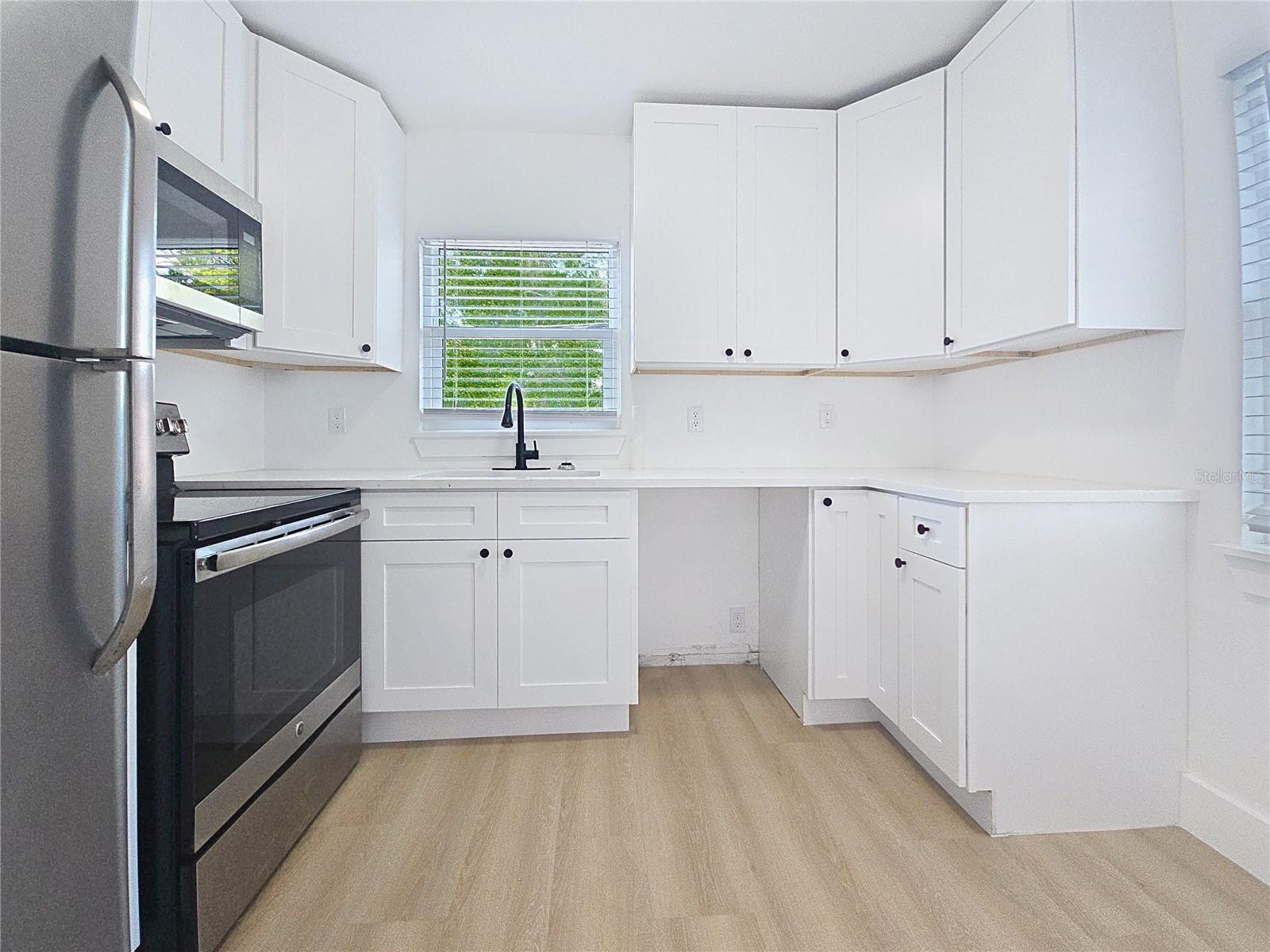 Image 5 of 13 For 1035 15th Avenue S A