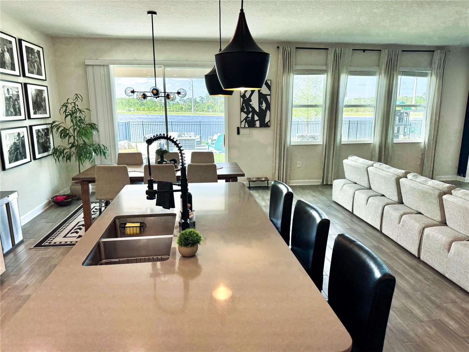 Image 17 of 51 For 11456 Satire Street