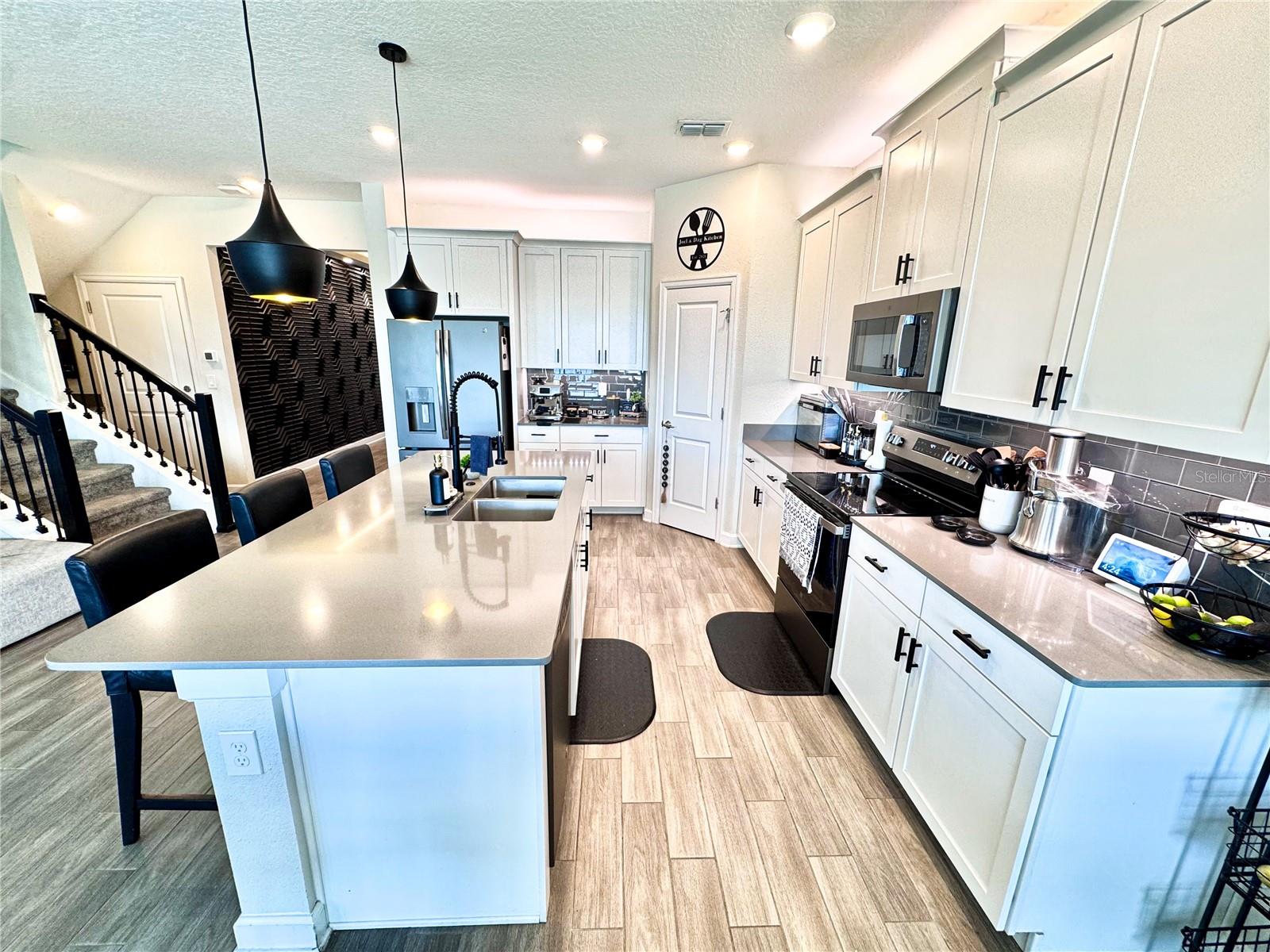 Image 18 of 51 For 11456 Satire Street