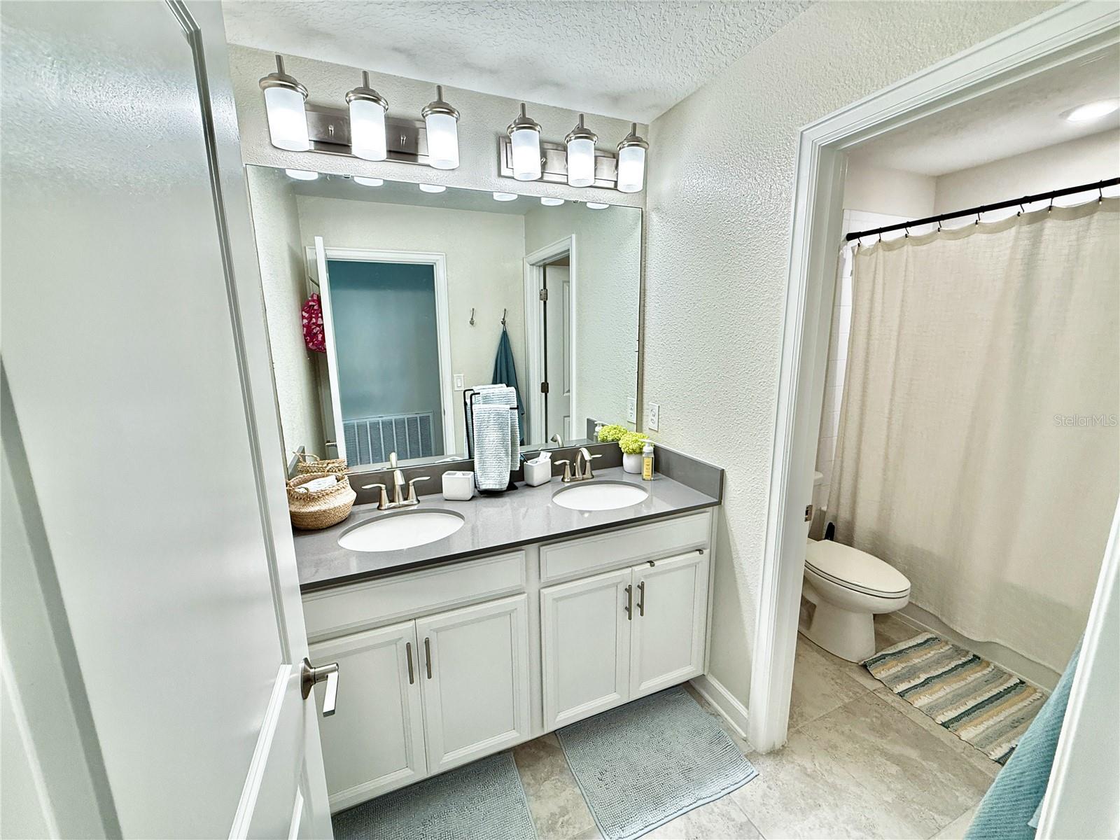 Image 44 of 51 For 11456 Satire Street