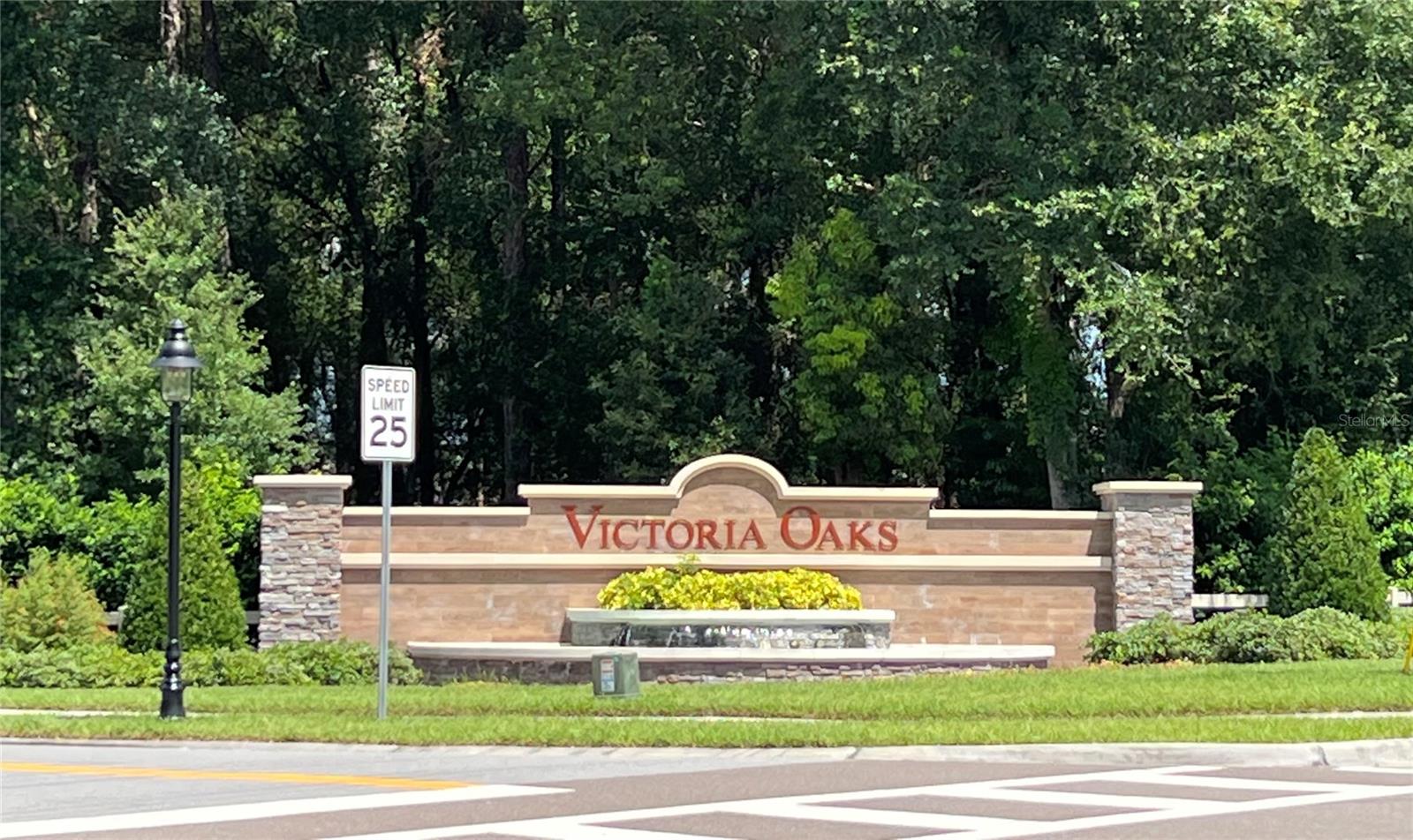 Image 4 of 20 For 160 Victoria Oaks Boulevard