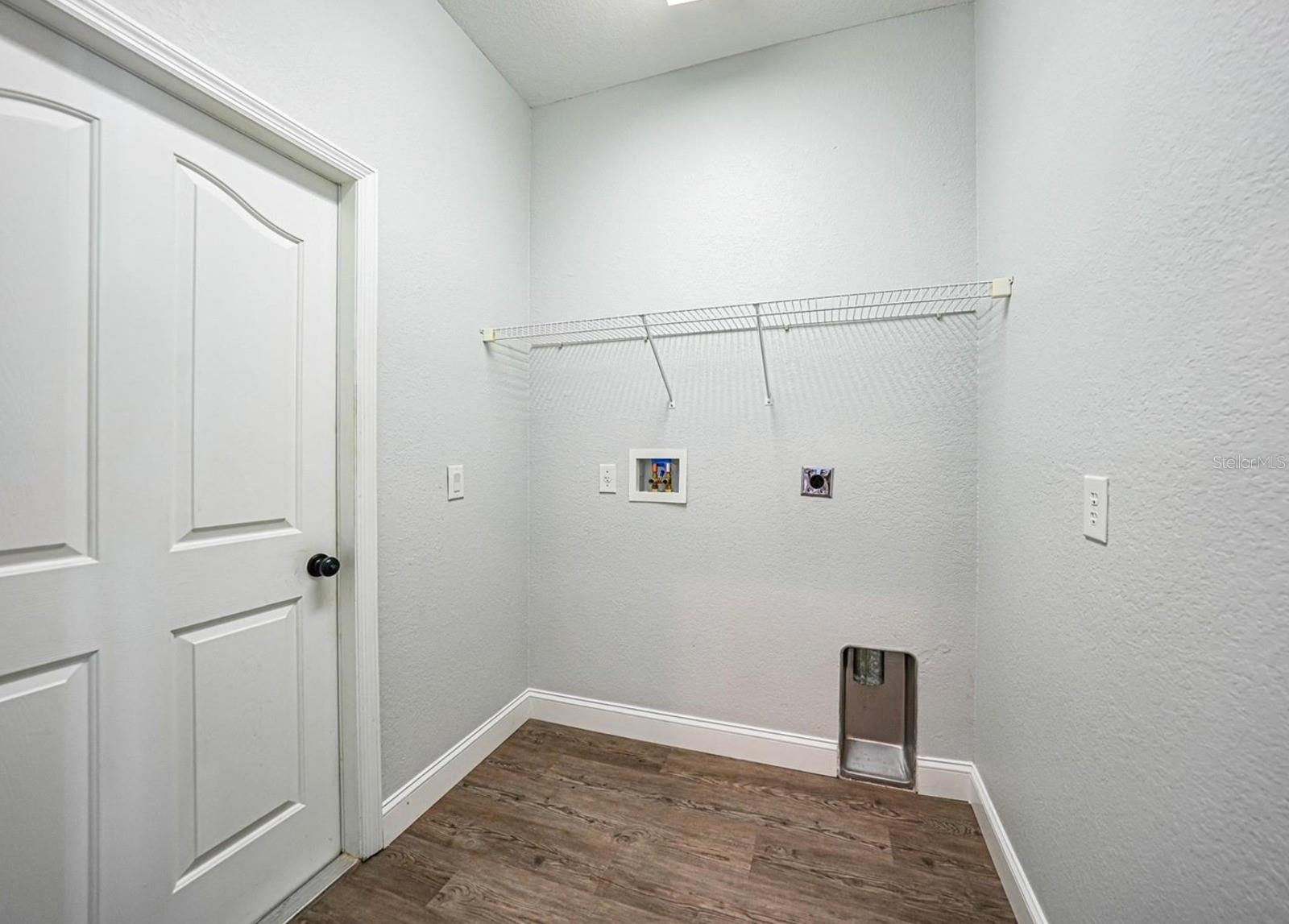 Image 14 of 19 For 1647 Squaw Ln Lane