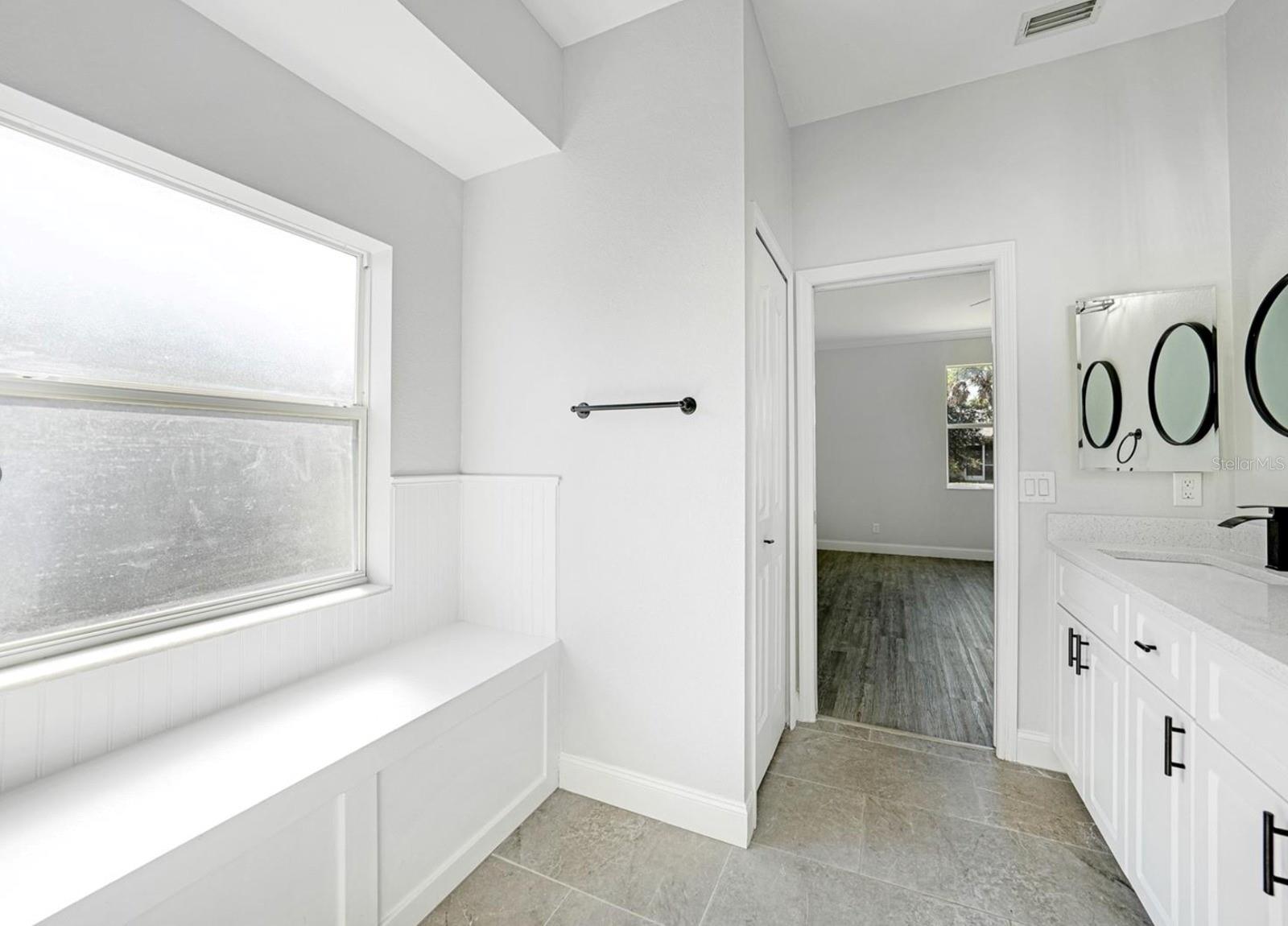 Image 15 of 19 For 1647 Squaw Ln Lane