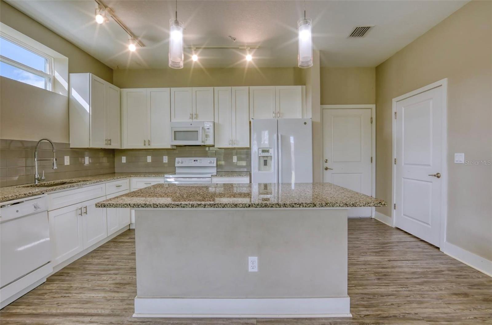 Image 10 of 32 For 1801 Houston Street