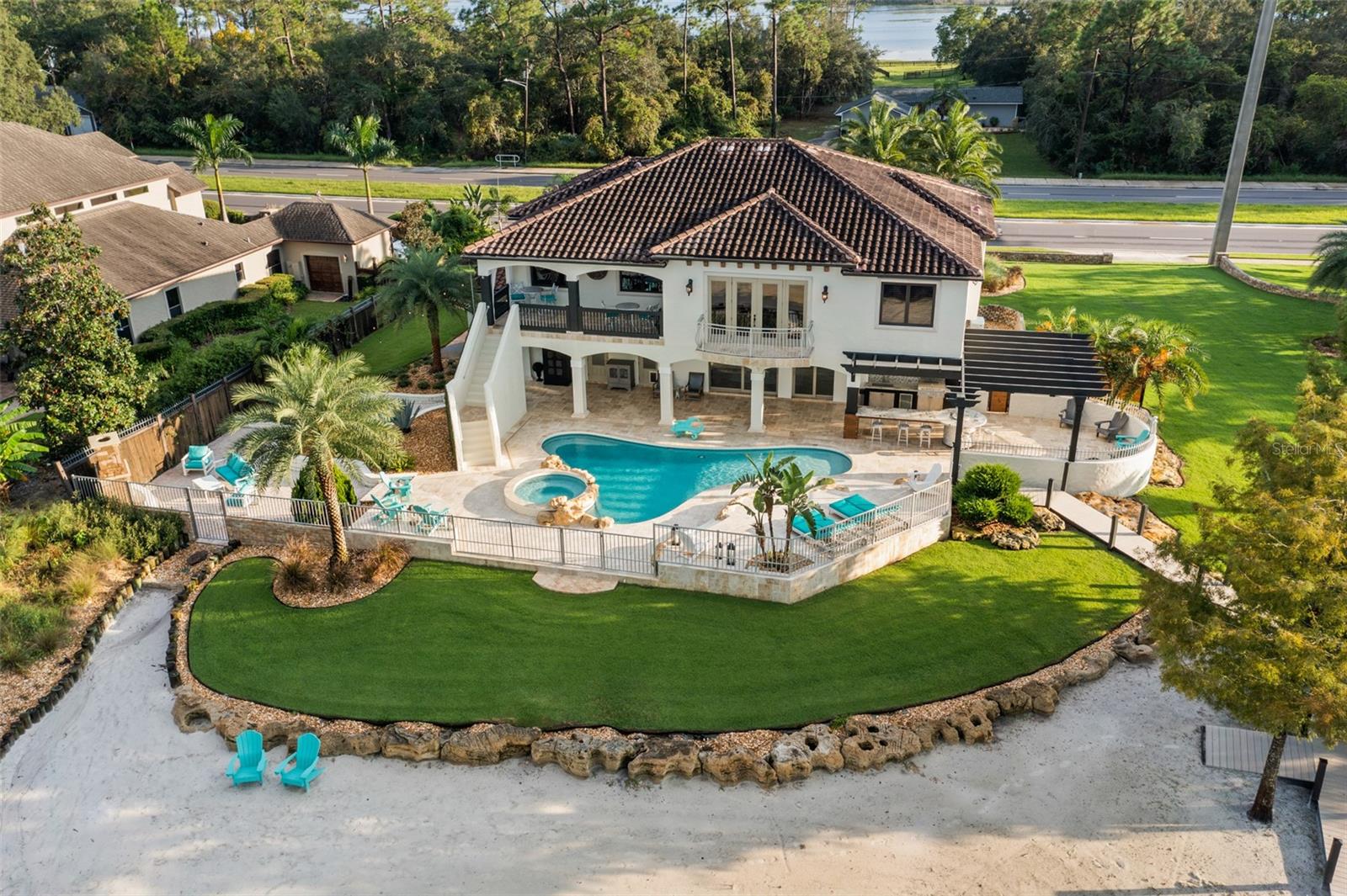 Listing photo id 9 for 2624 Howland Boulevard