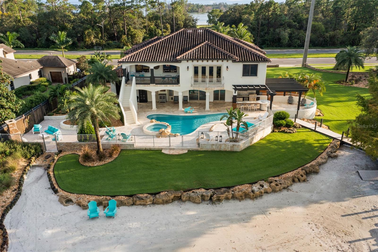 Listing photo id 10 for 2624 Howland Boulevard