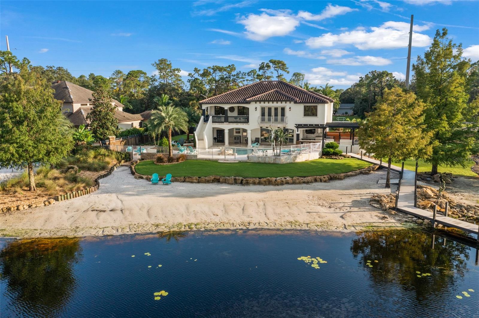 Listing photo id 11 for 2624 Howland Boulevard