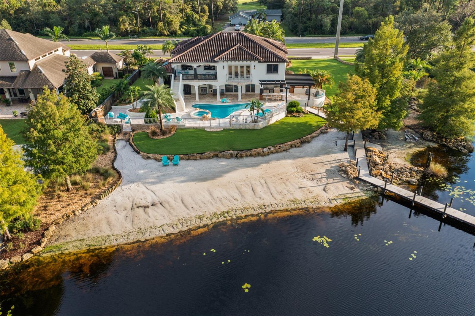 Listing photo id 12 for 2624 Howland Boulevard