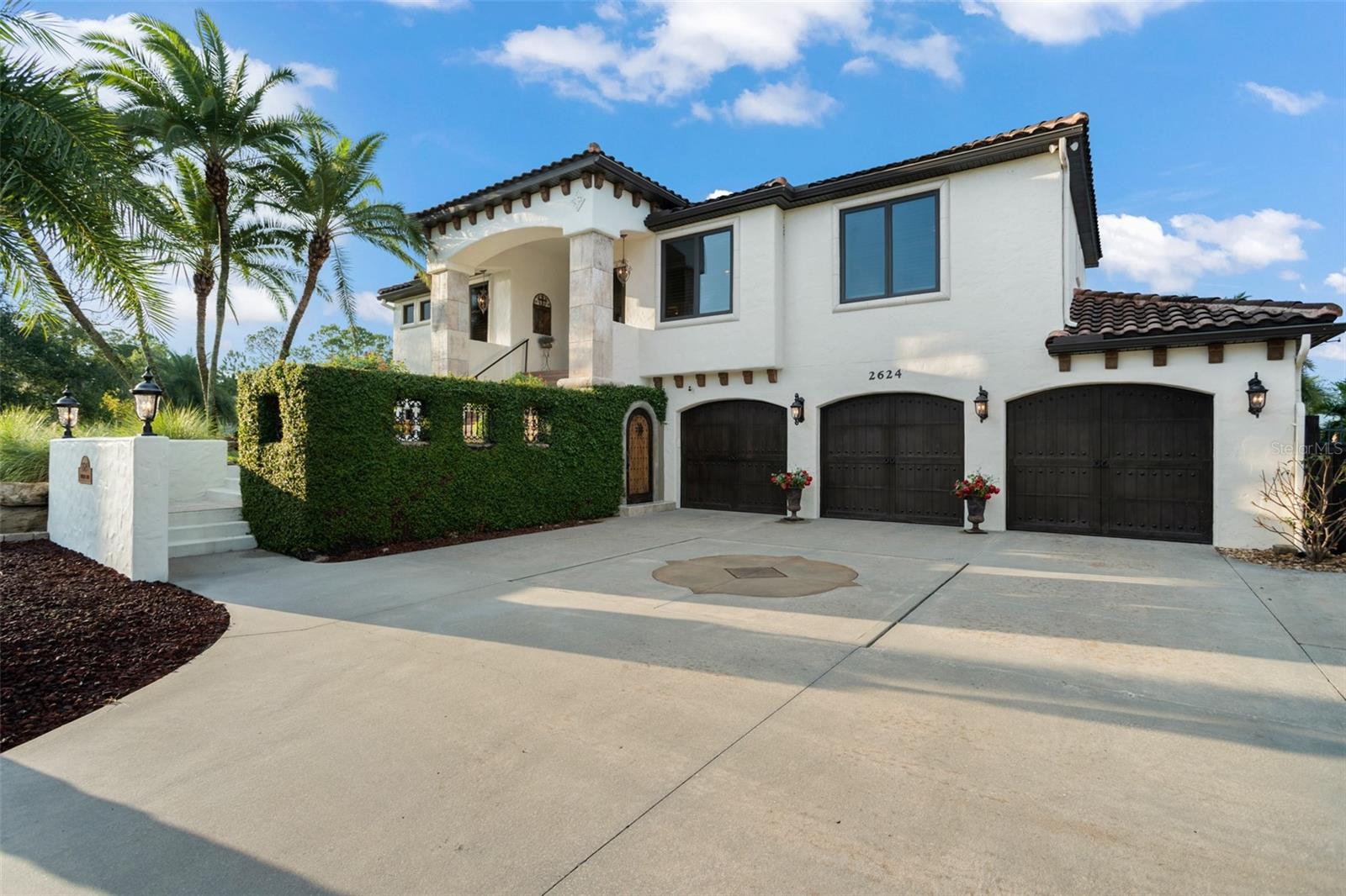 Listing photo id 14 for 2624 Howland Boulevard