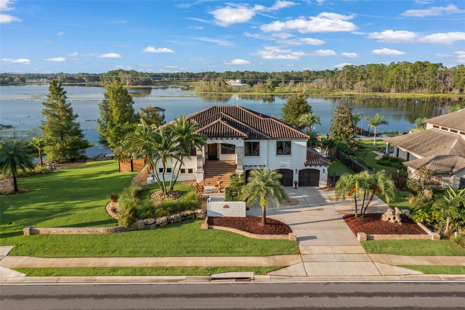 Listing photo id 0 for 2624 Howland Boulevard