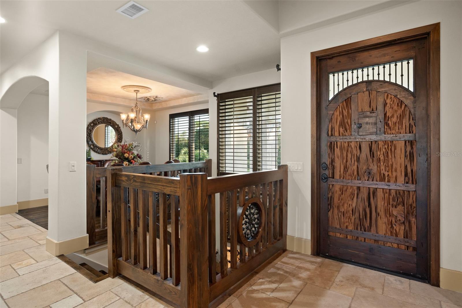 Listing photo id 19 for 2624 Howland Boulevard