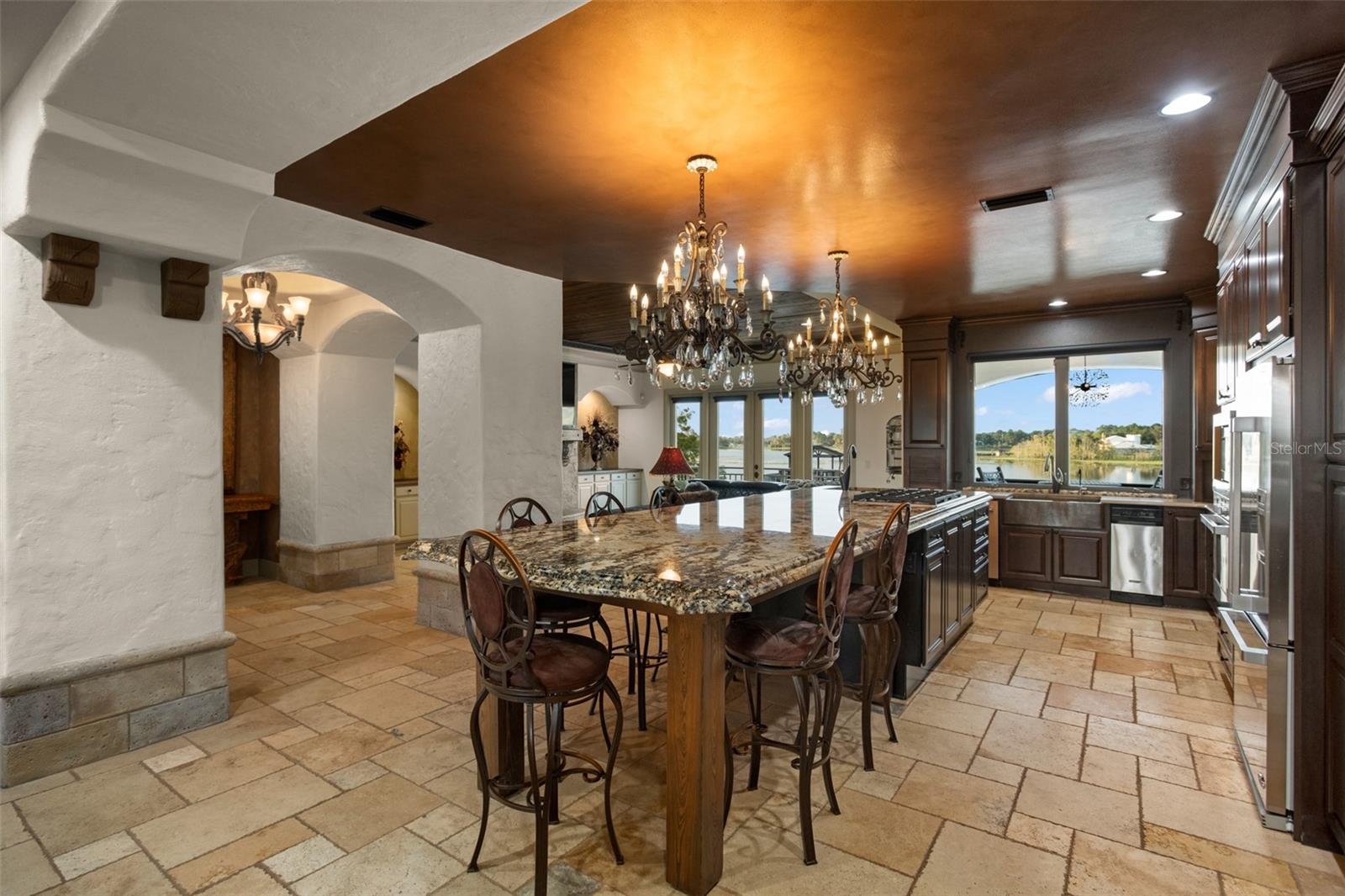 Listing photo id 23 for 2624 Howland Boulevard