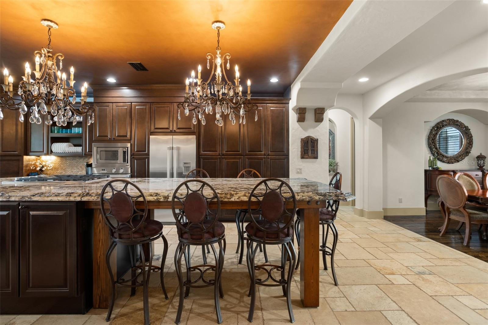 Listing photo id 25 for 2624 Howland Boulevard