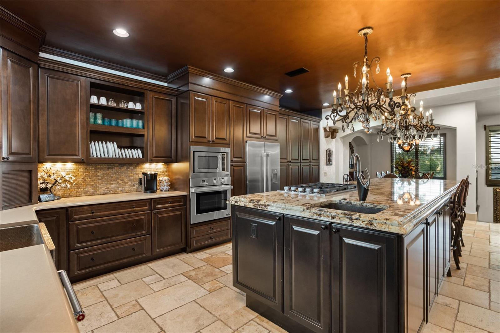 Listing photo id 26 for 2624 Howland Boulevard