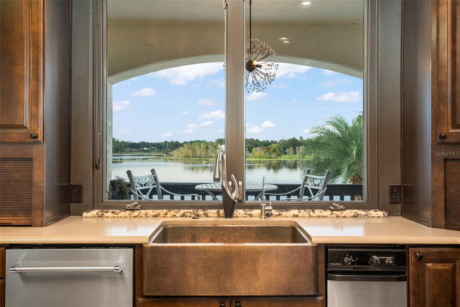 Listing photo id 27 for 2624 Howland Boulevard