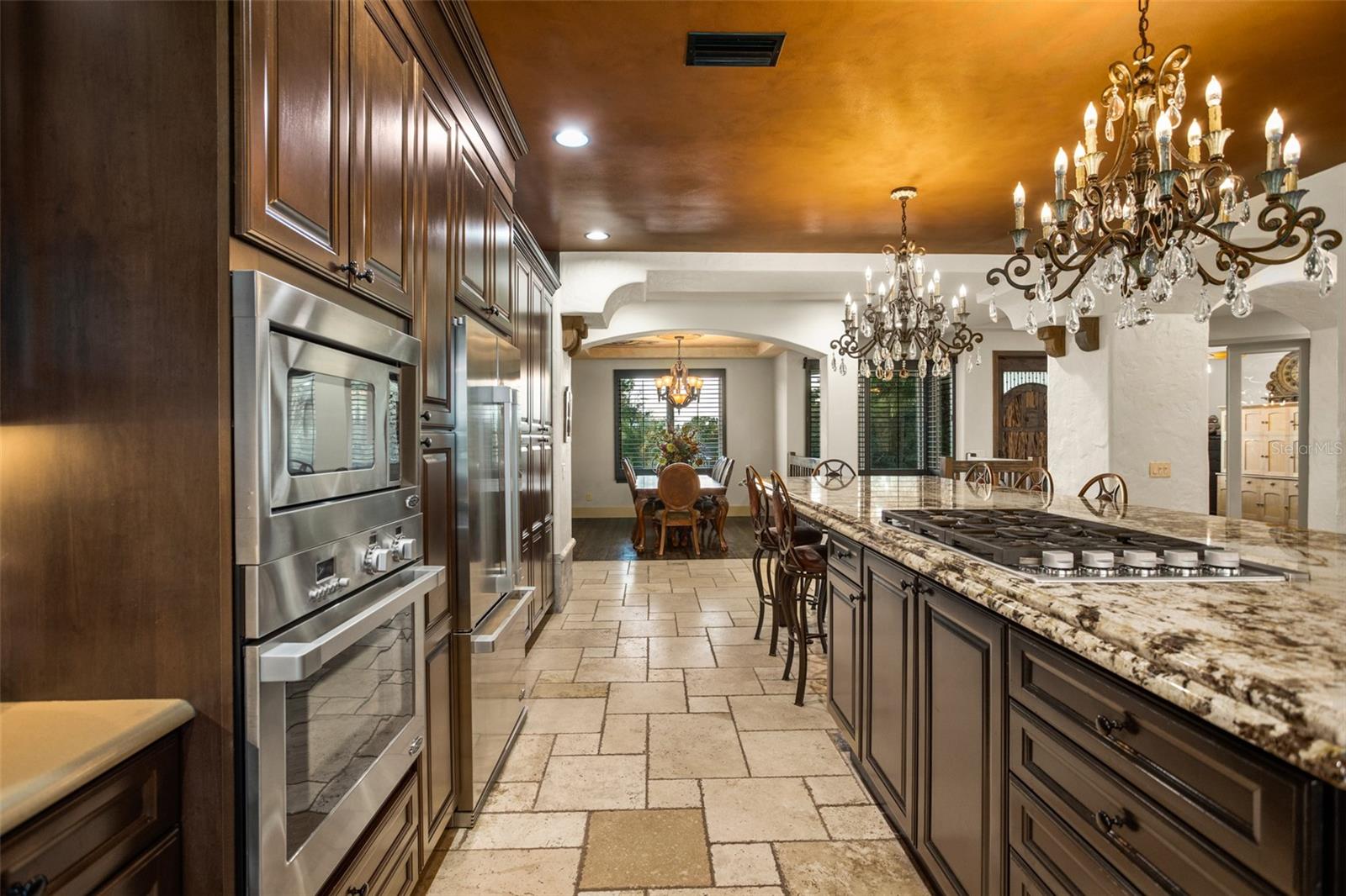 Listing photo id 28 for 2624 Howland Boulevard