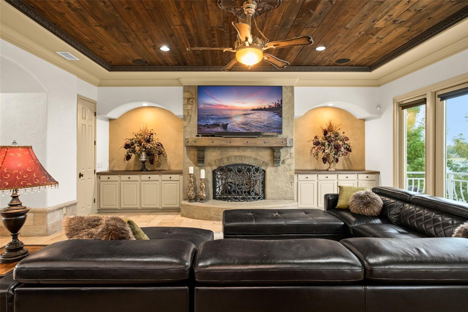 Listing photo id 29 for 2624 Howland Boulevard