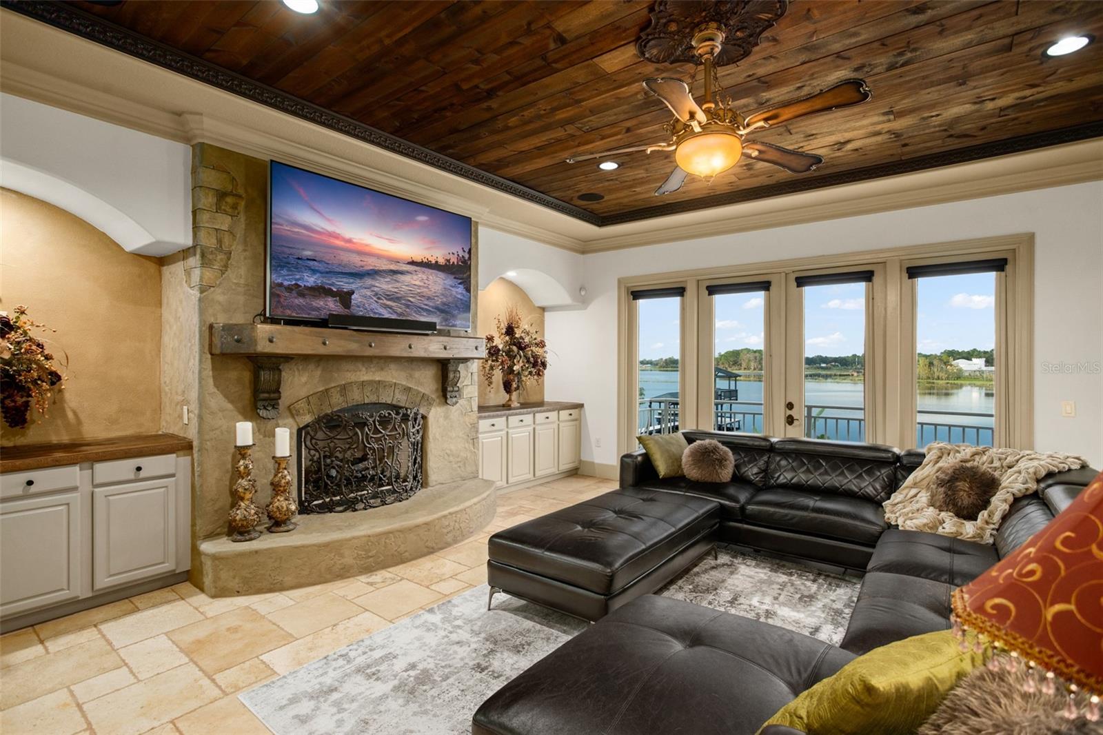 Listing photo id 31 for 2624 Howland Boulevard